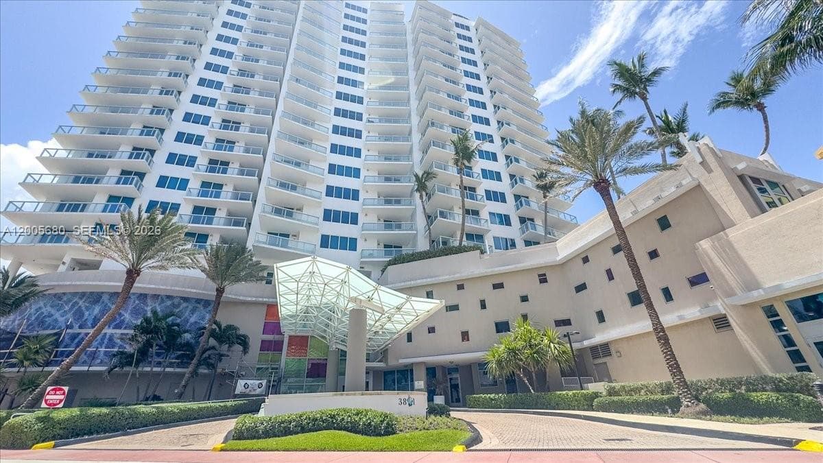 3801 Collins Ave 1105 photo 2