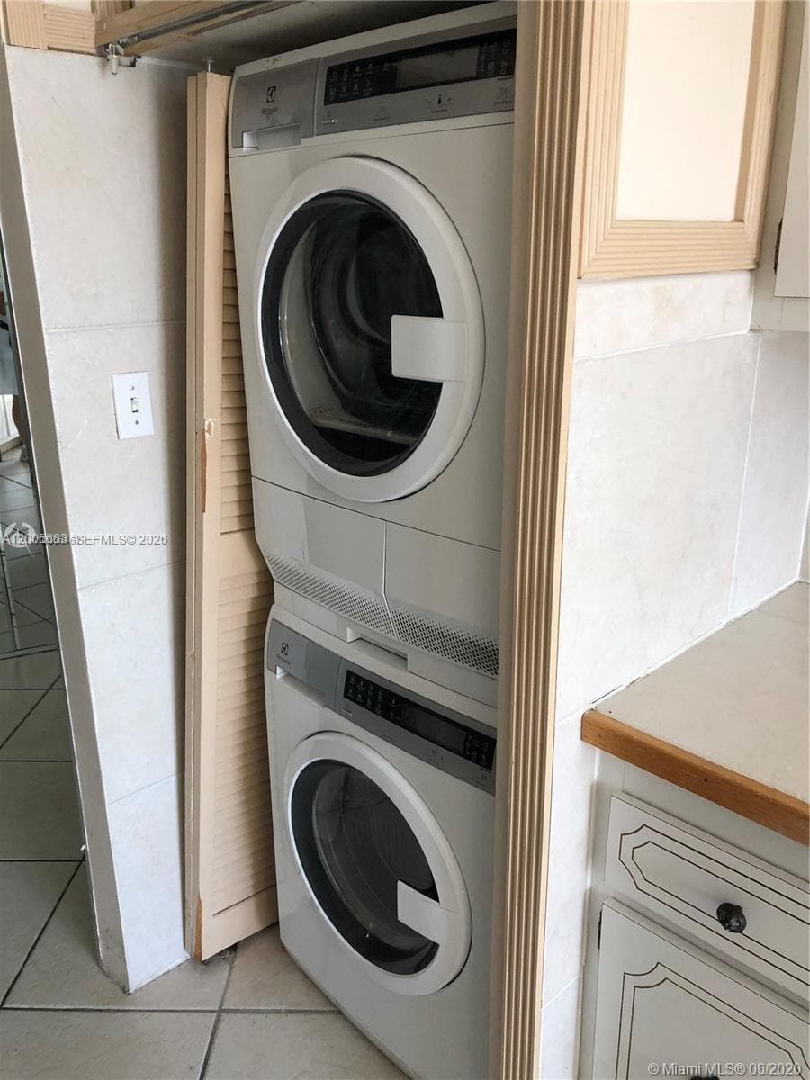 2751 Ocean Dr 701N photo 3