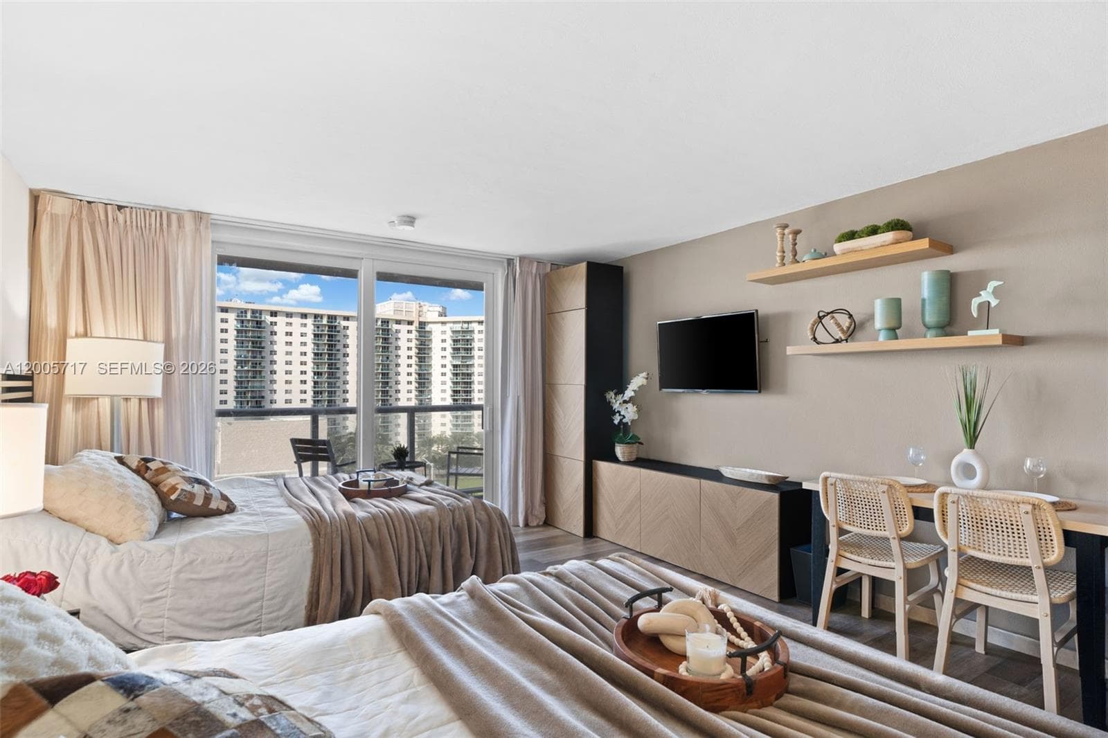 19201 Collins Ave 736 photo 2