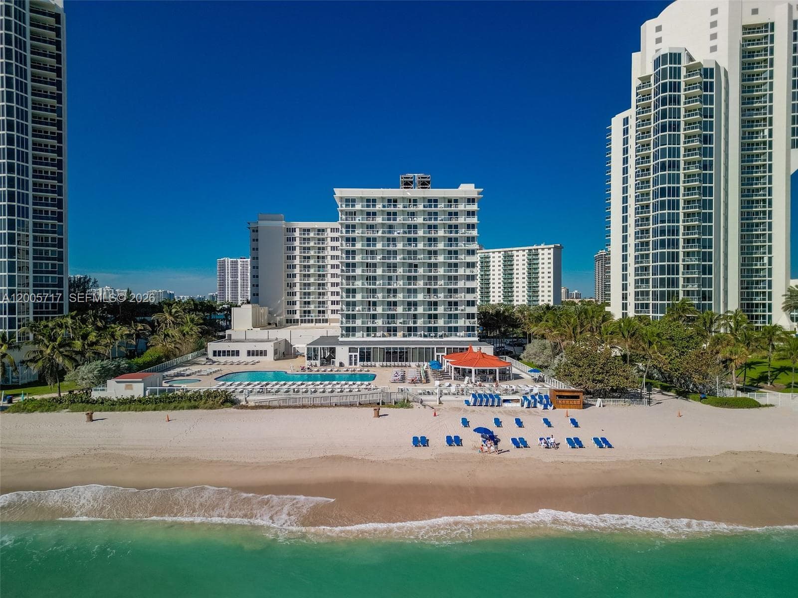 19201 Collins Ave 736 photo 13