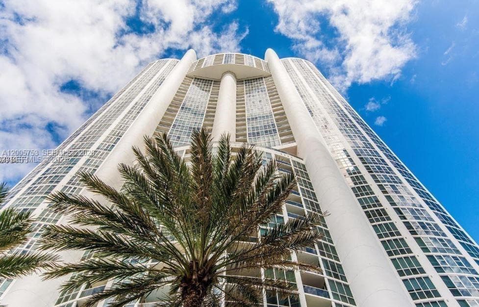 18201 Collins Ave 2003 photo 15