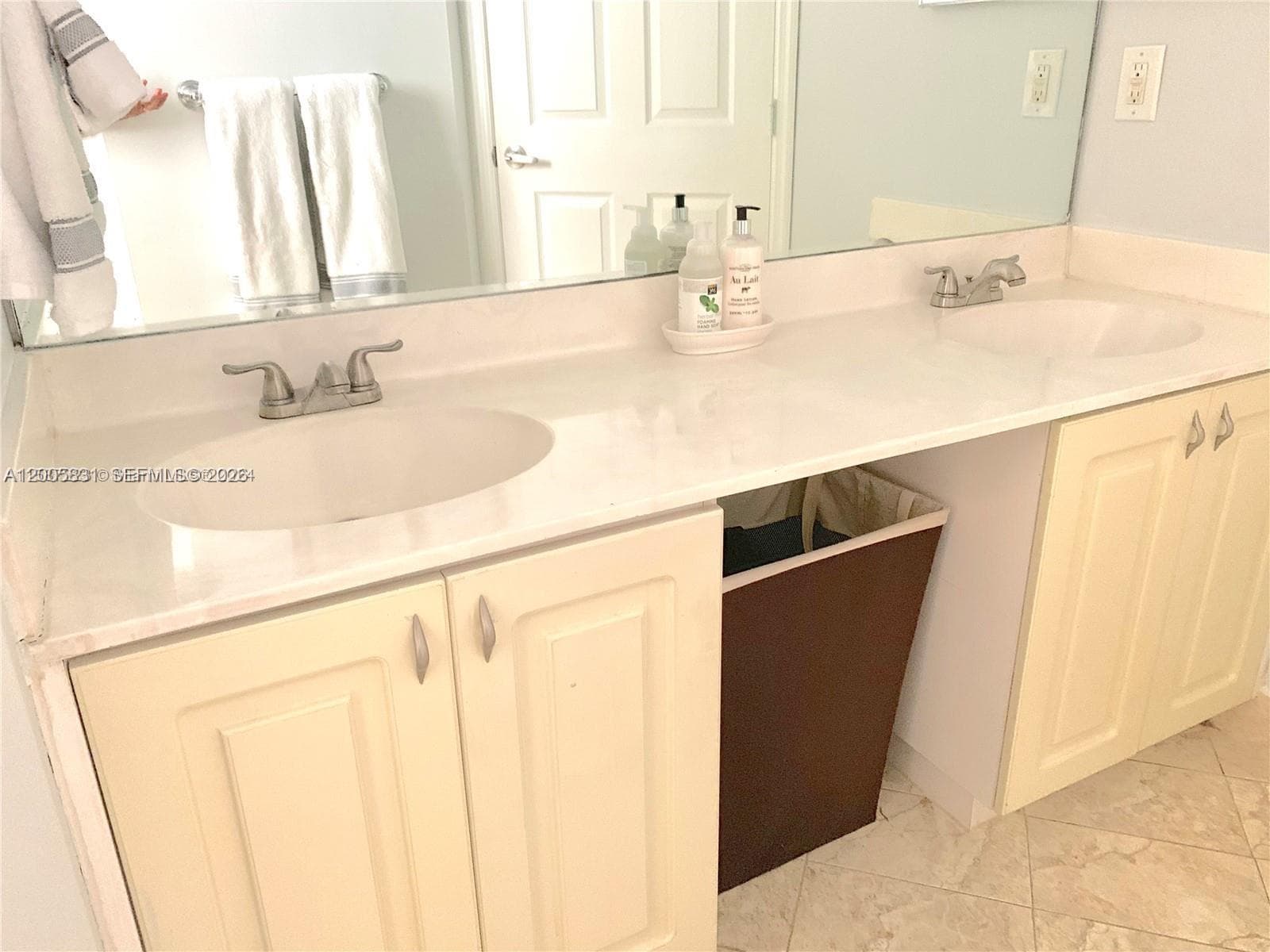 3245 184th St 13403 photo 16