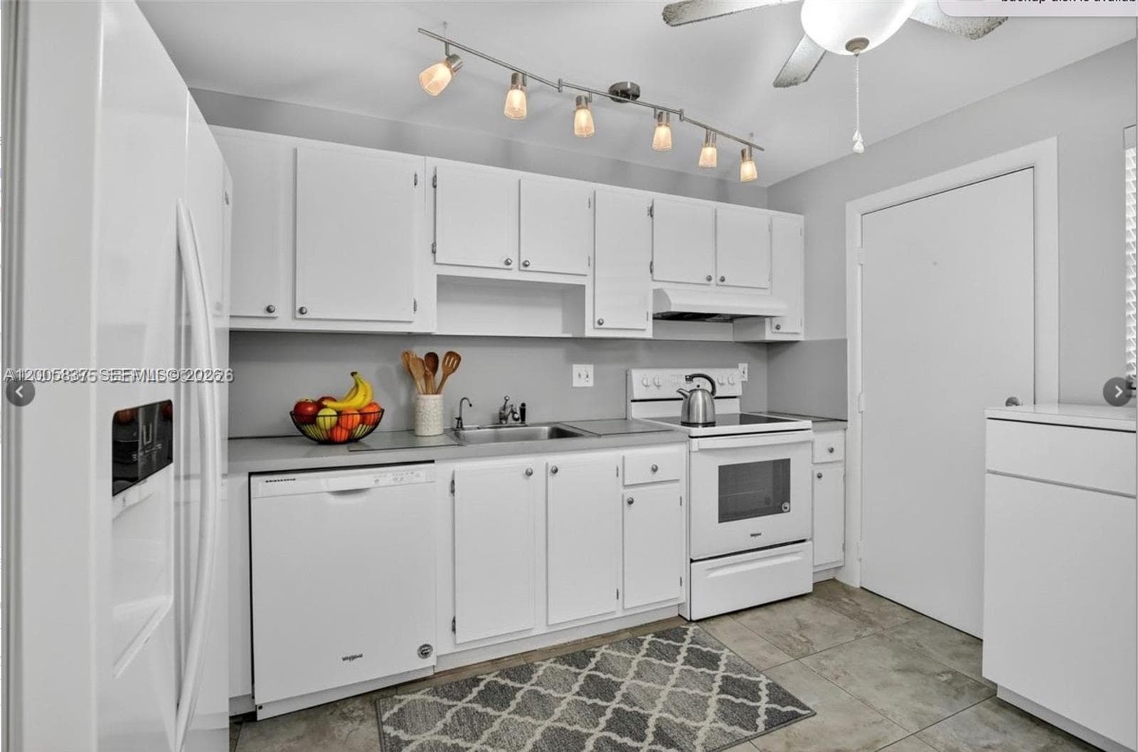 3050 16th Ave 407 photo 7