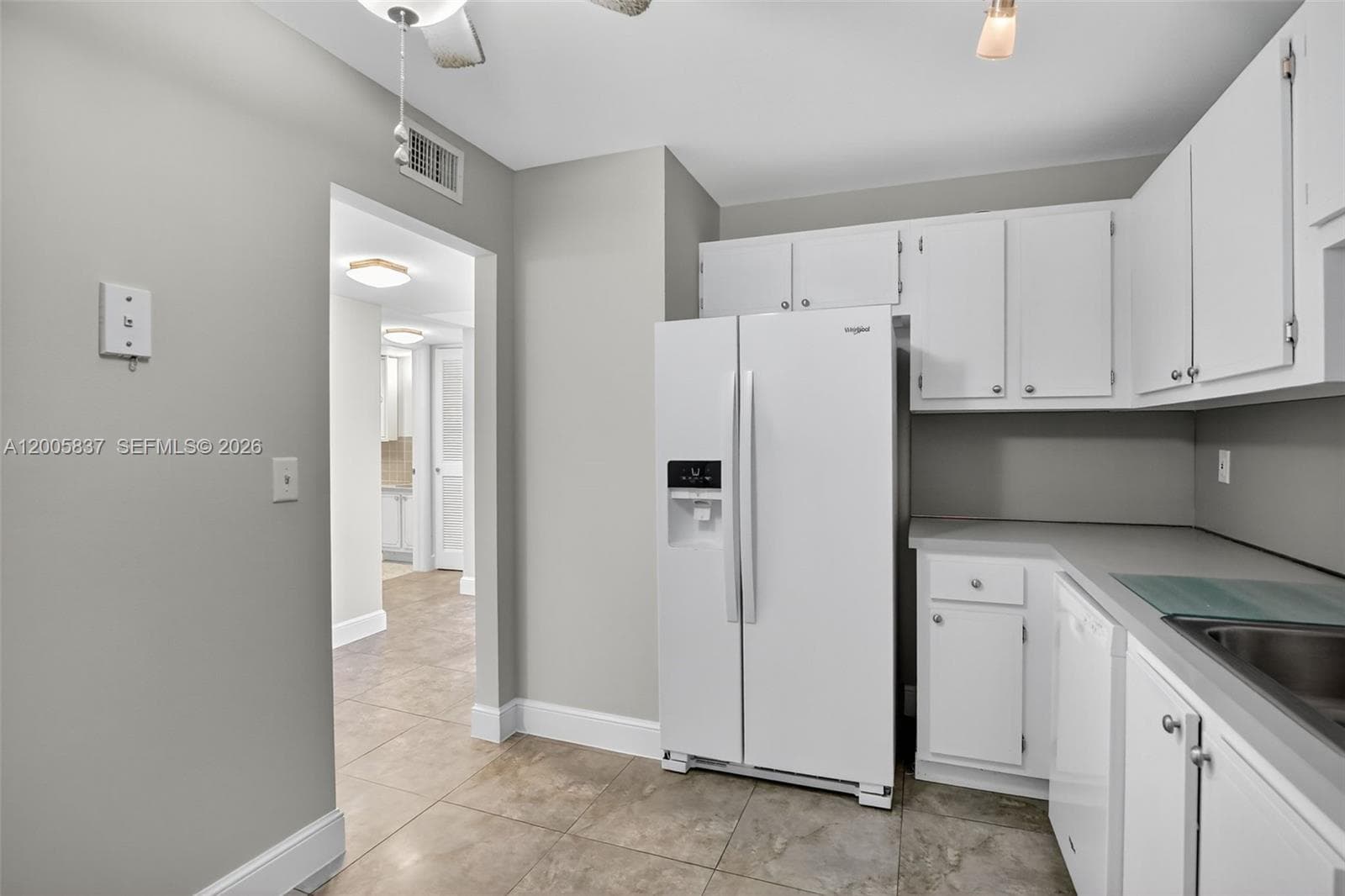 3050 16th Ave 407 photo 24