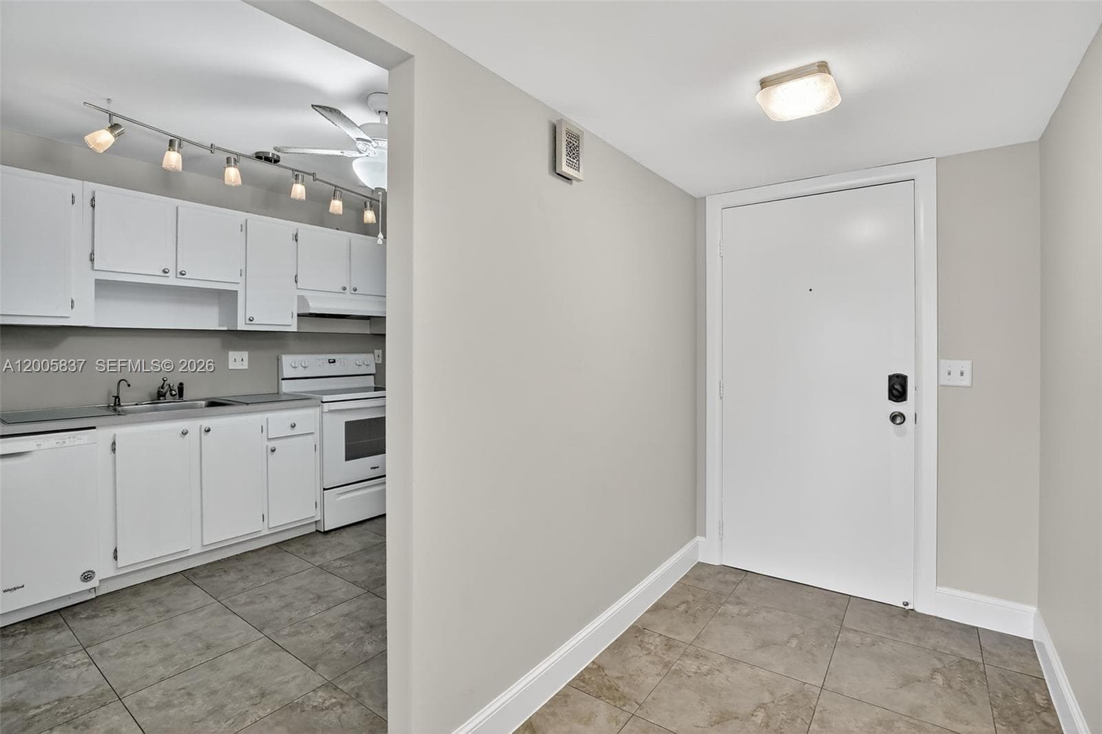 3050 16th Ave 407 photo 8