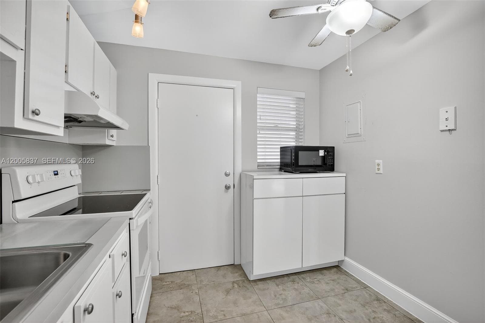 3050 16th Ave 407 photo 25