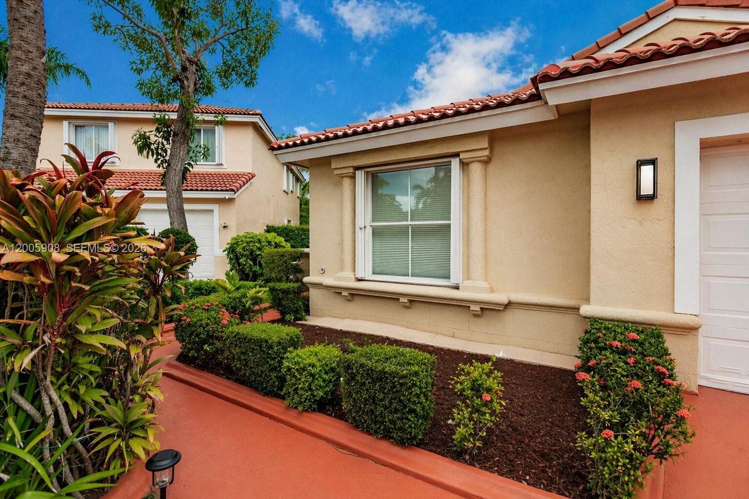 6298 Harbour Chase Dr photo 2