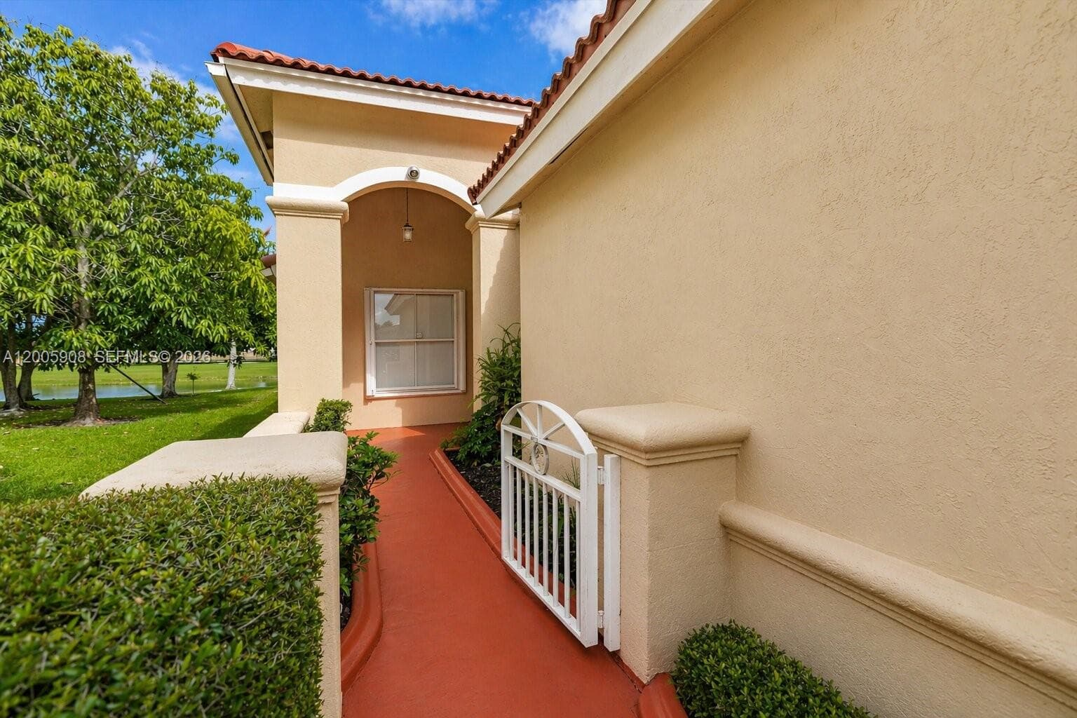 6298 Harbour Chase Dr photo 3