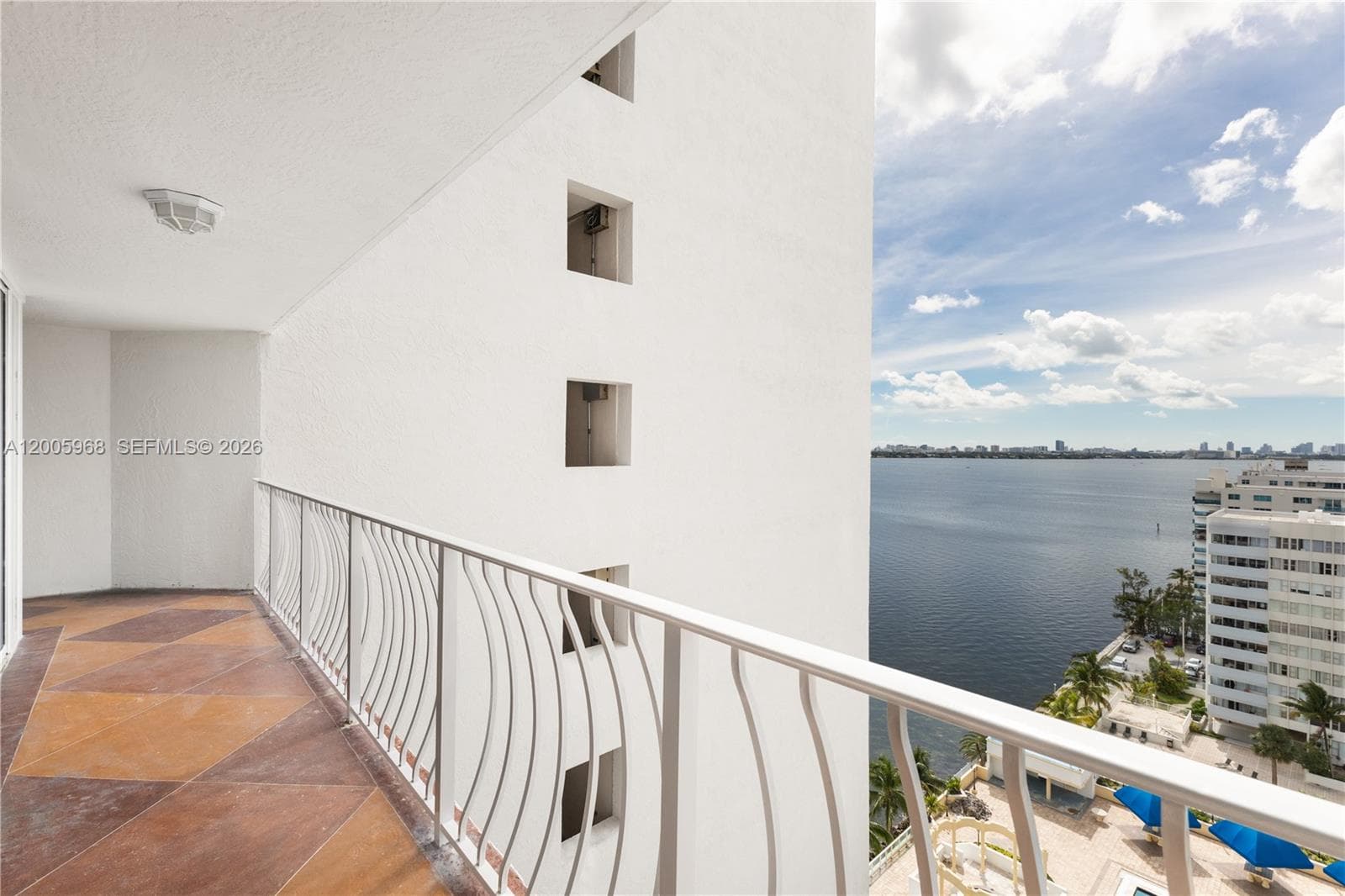 7601 Treasure Dr 1621 photo 23