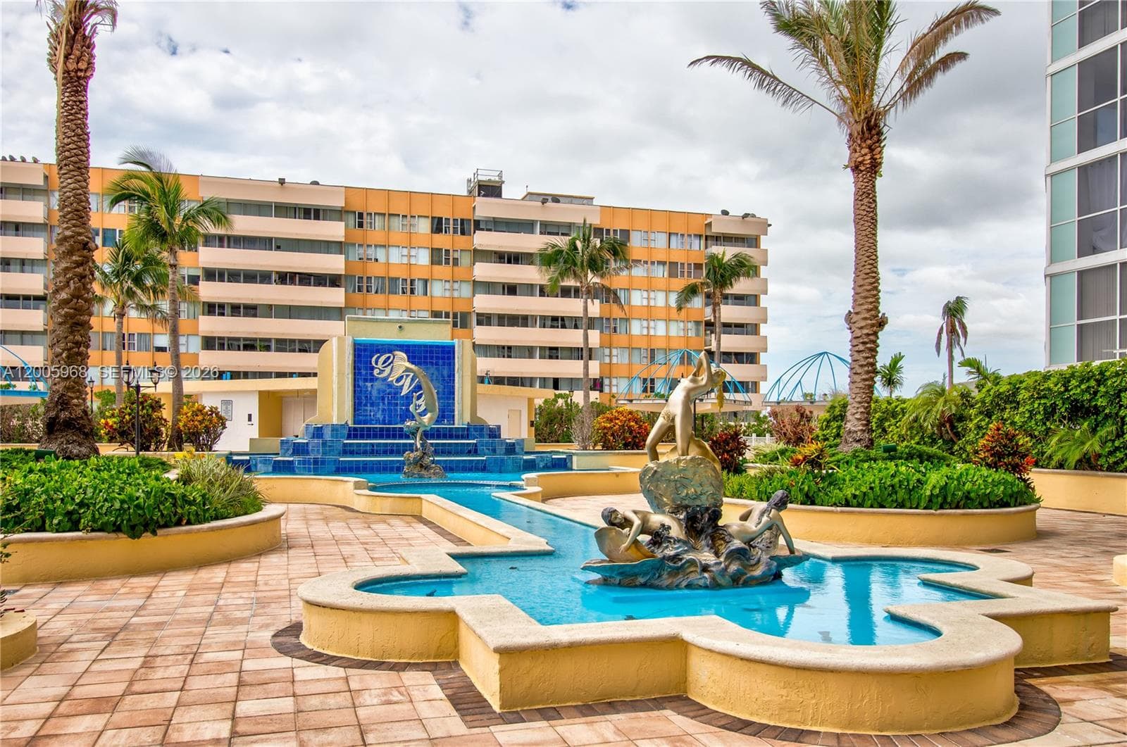 7601 Treasure Dr 1621 photo 2