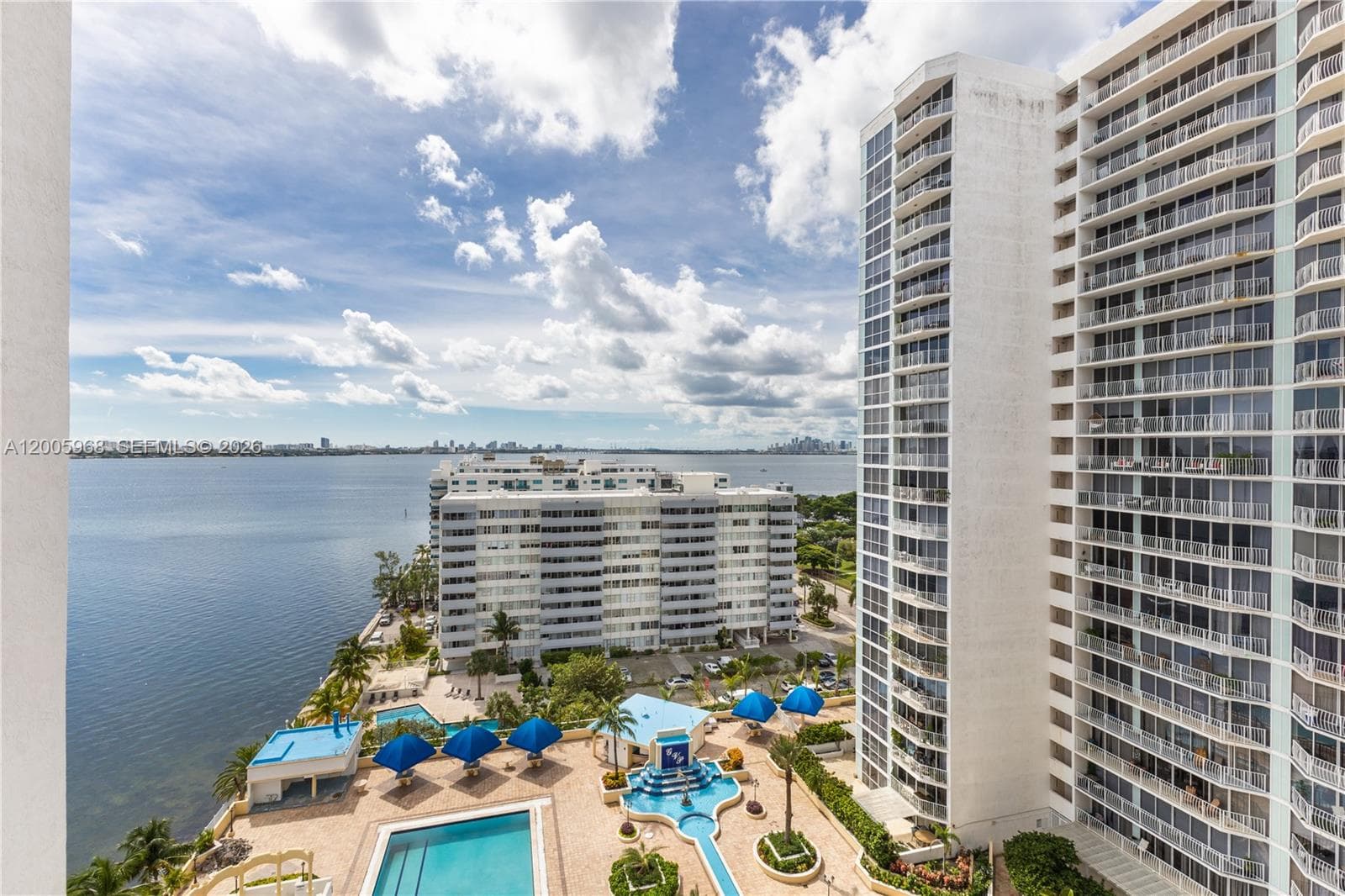 7601 Treasure Dr 1621 photo 17