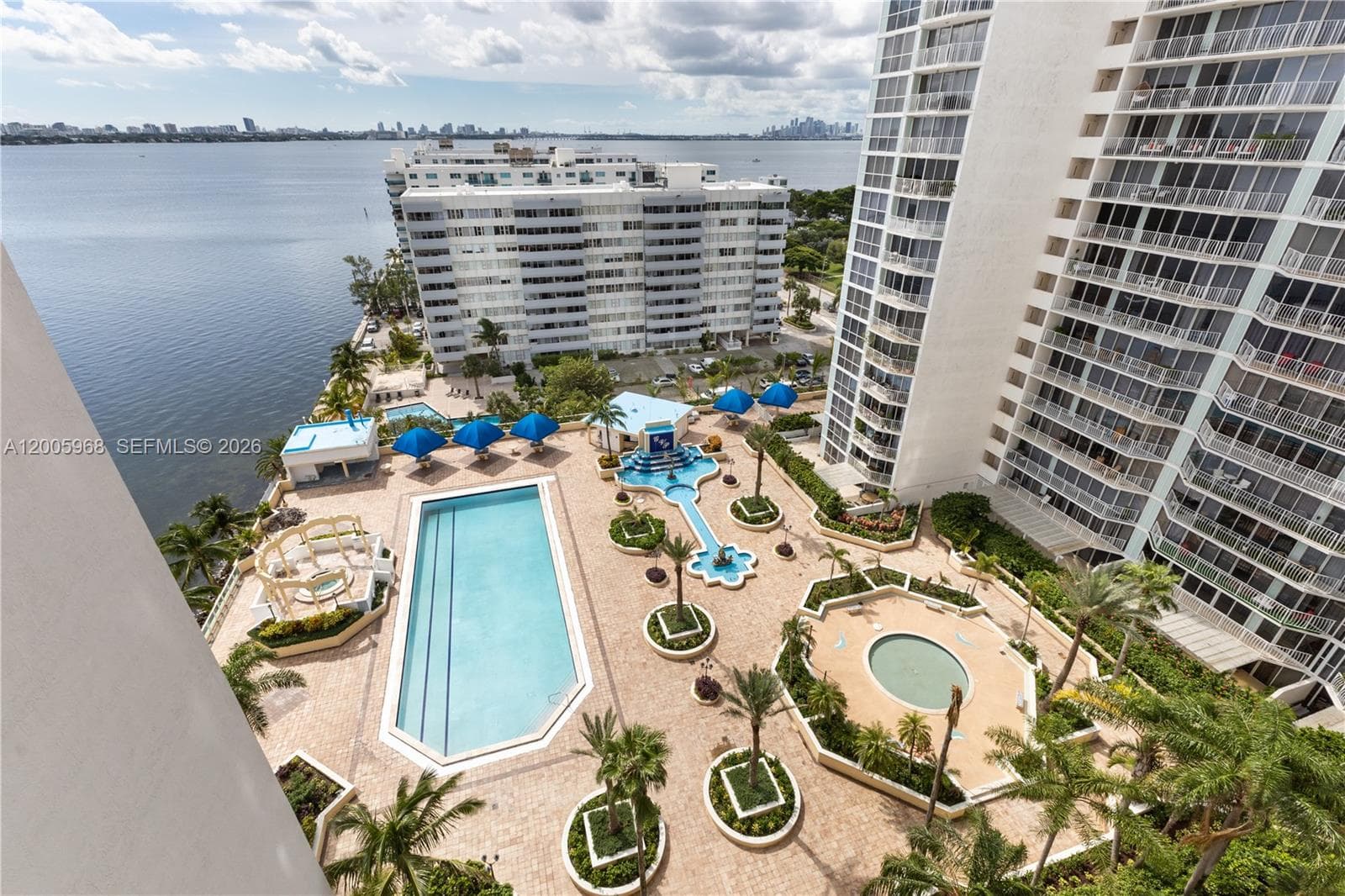 7601 Treasure Dr 1621 photo 16