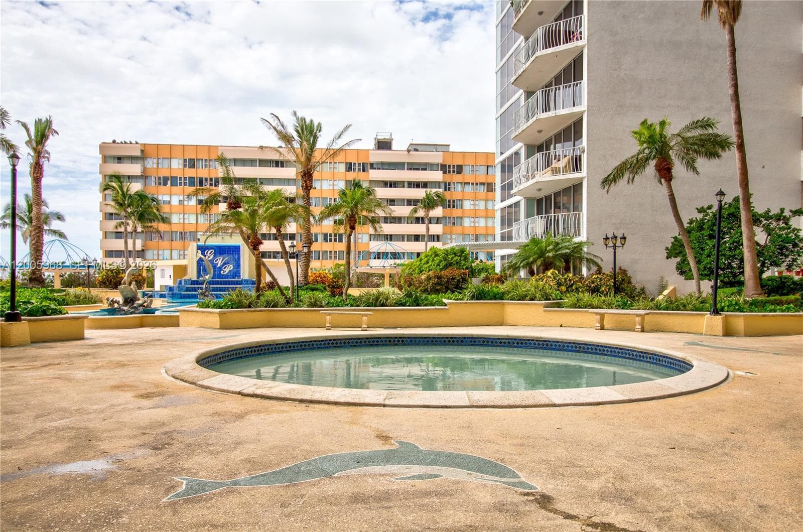 7601 Treasure Dr 1621 photo 3