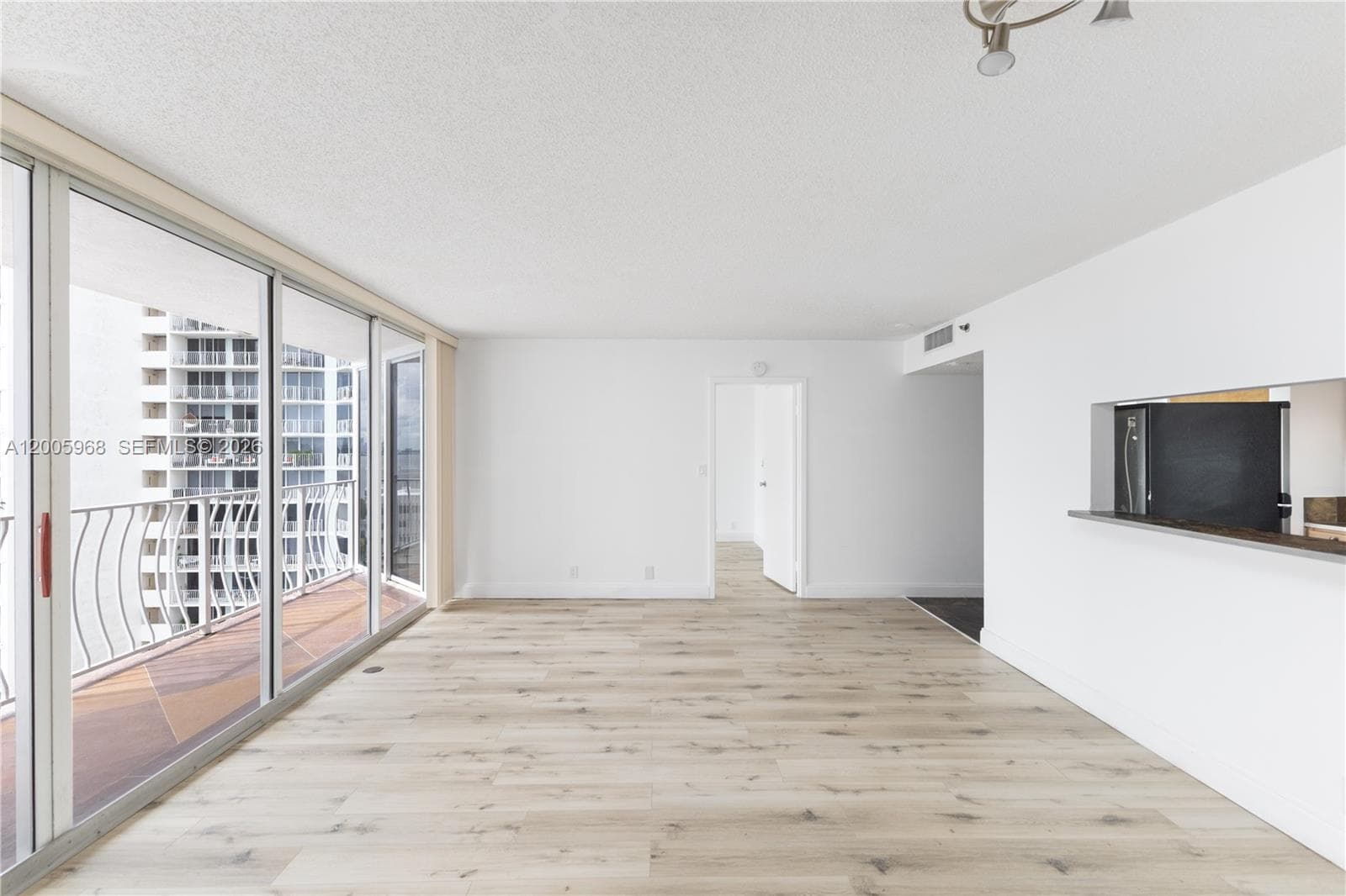 7601 Treasure Dr 1621 photo 10