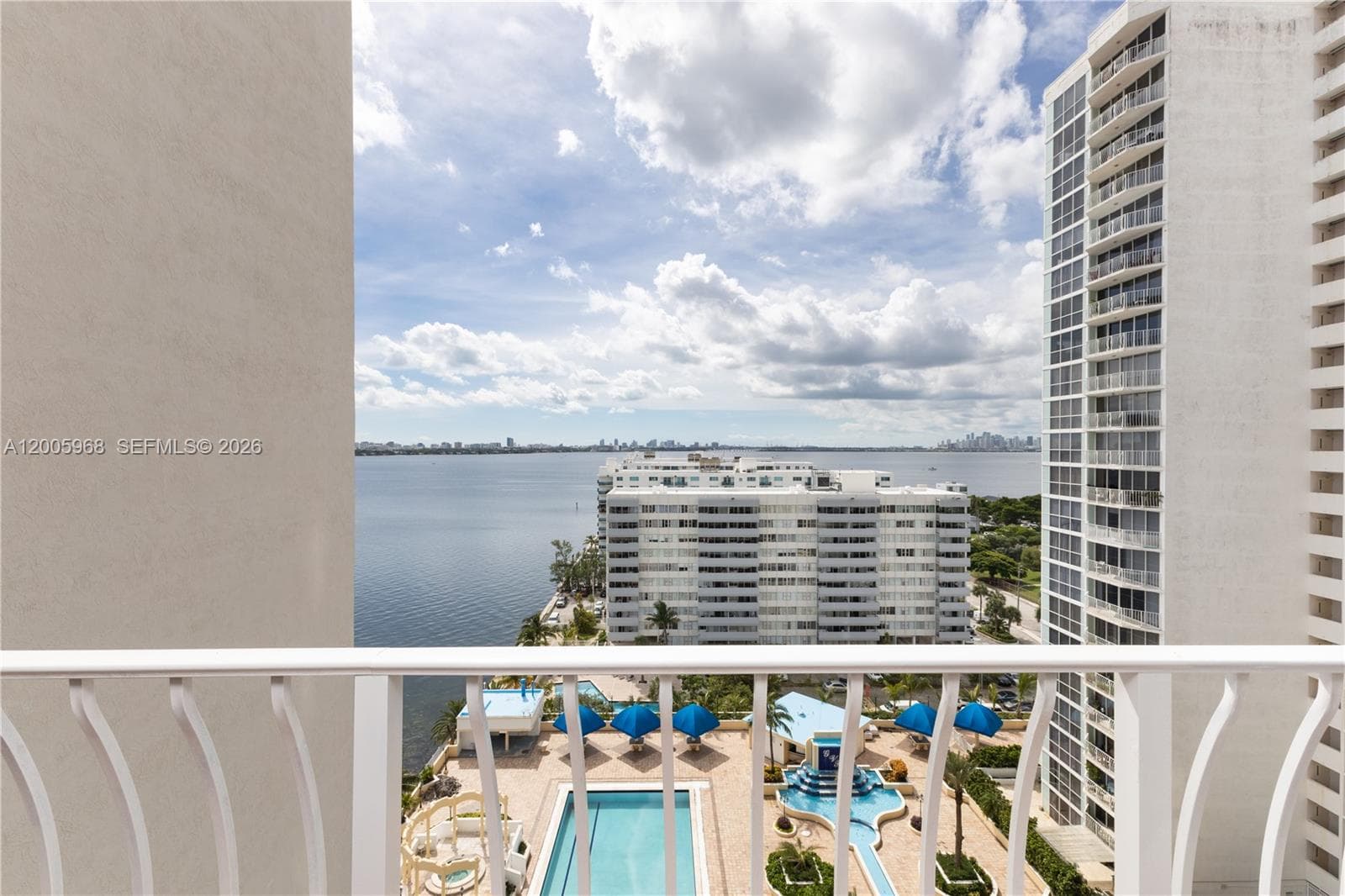 7601 Treasure Dr 1621 photo 18