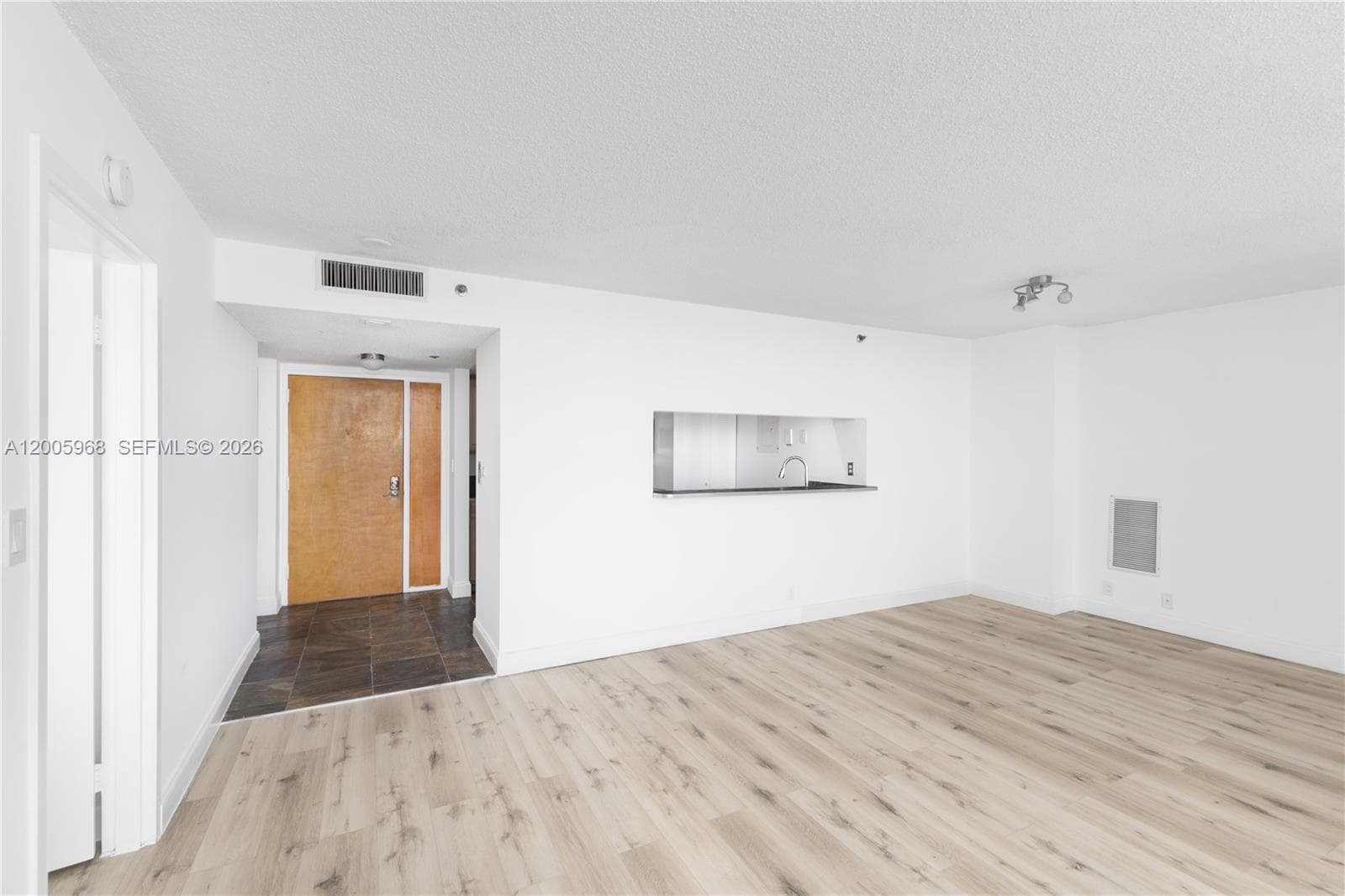 7601 Treasure Dr 1621 photo 21