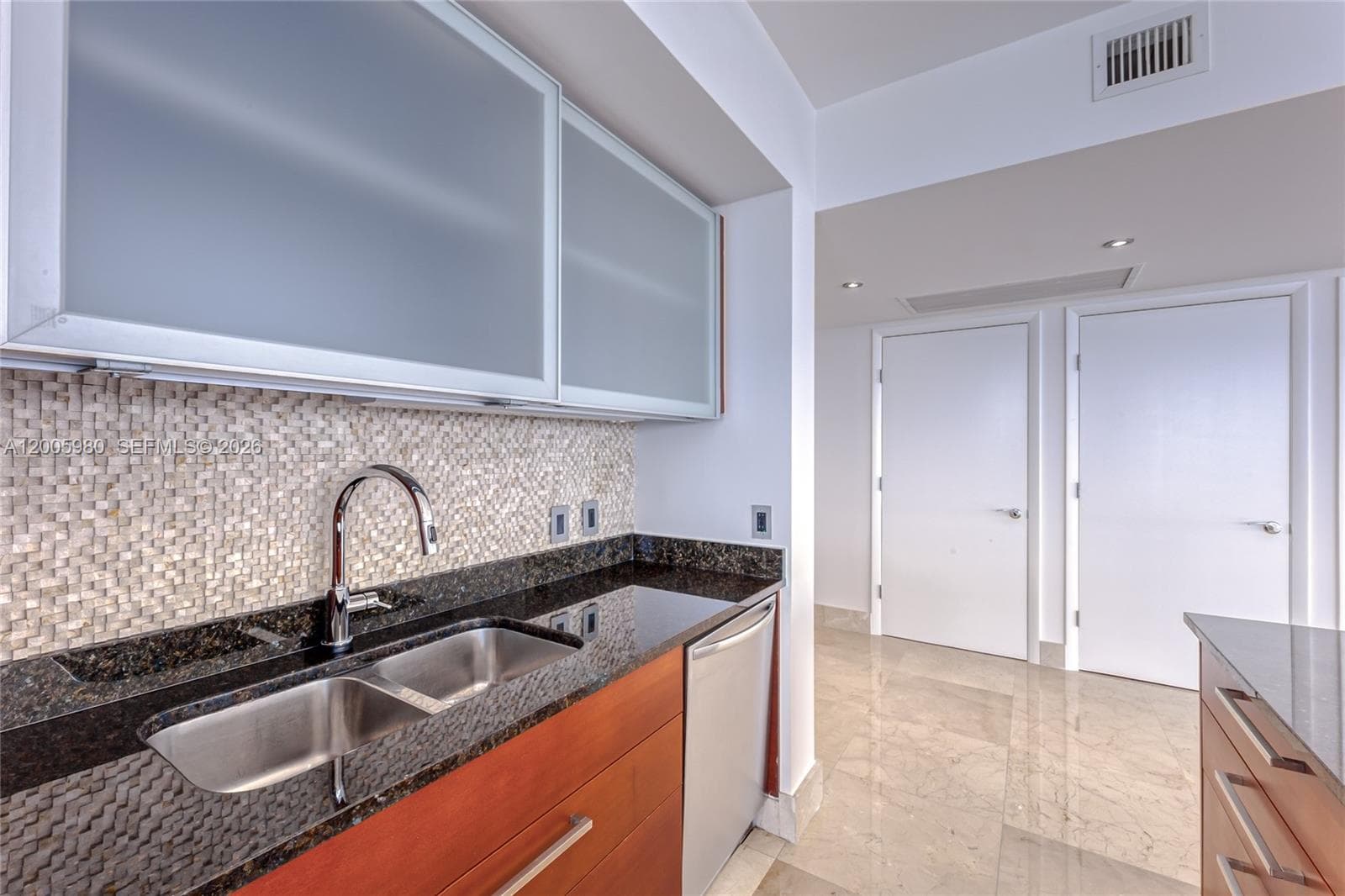 1830 Ocean Dr 4601 photo 6