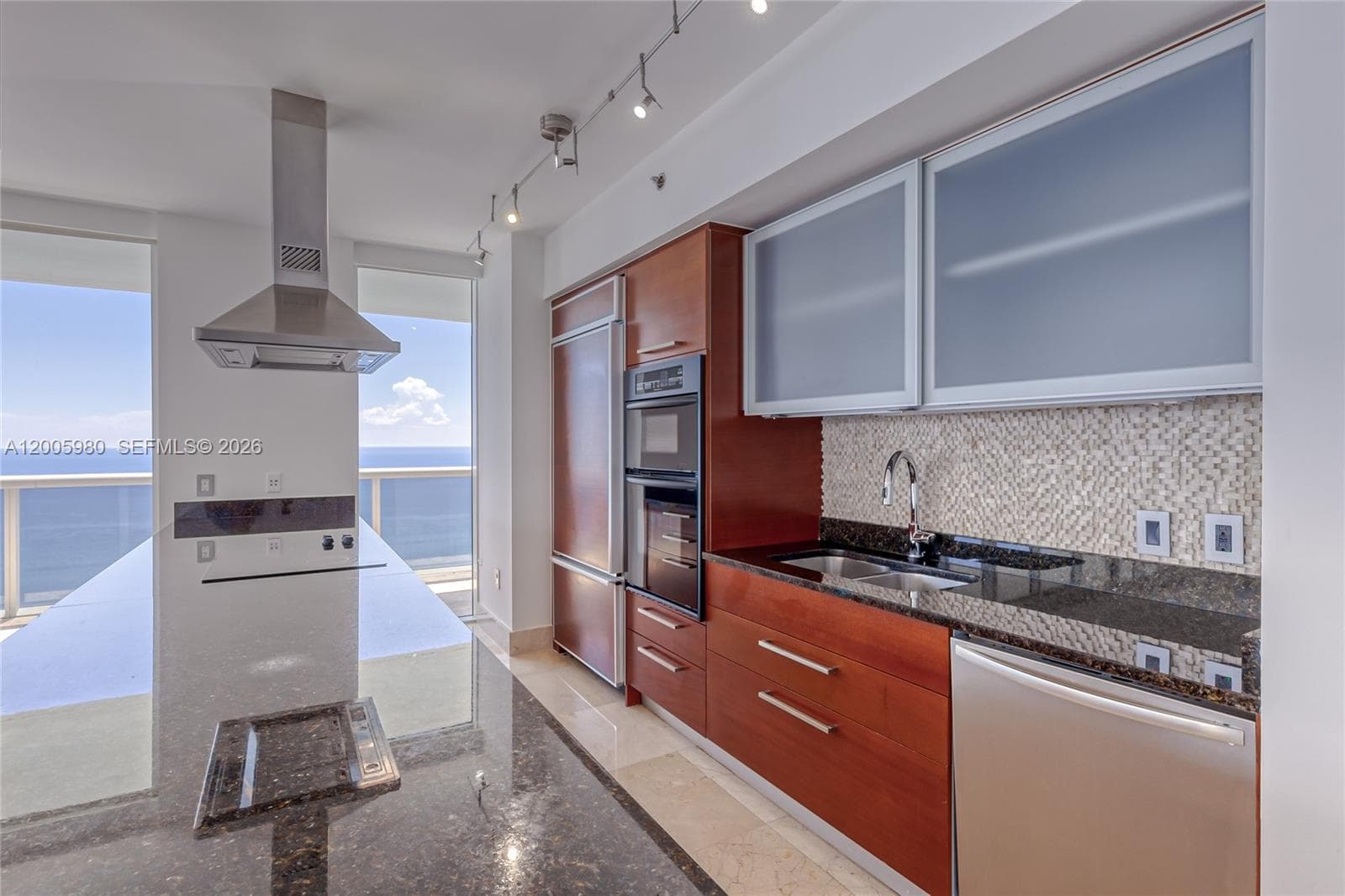 1830 Ocean Dr 4601 photo 3