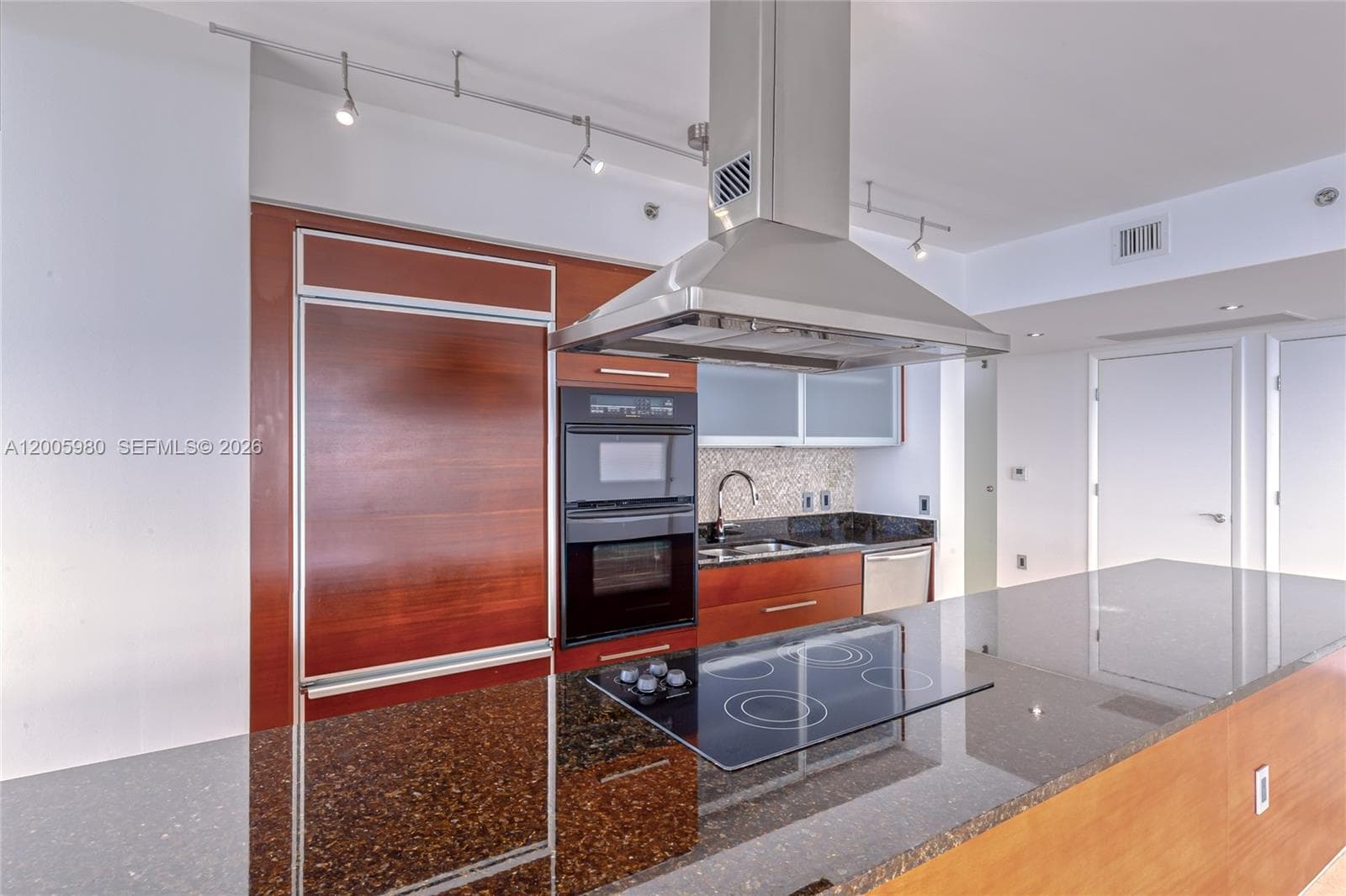 1830 Ocean Dr 4601 photo 4