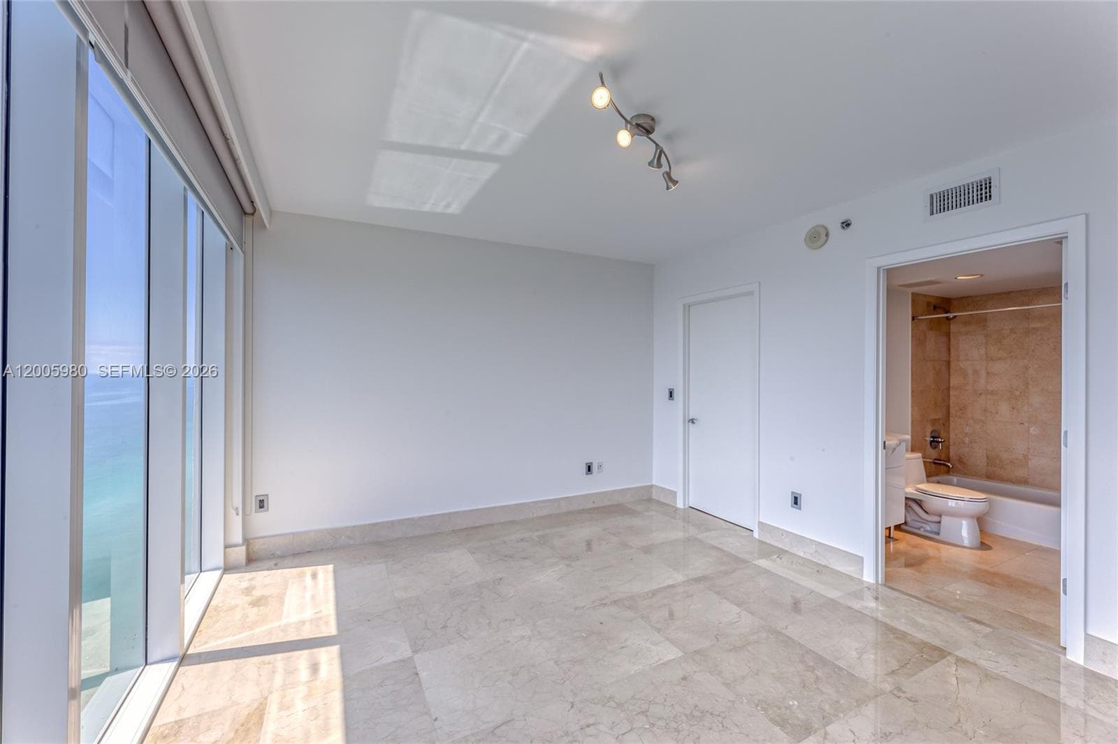 1830 Ocean Dr 4601 photo 21