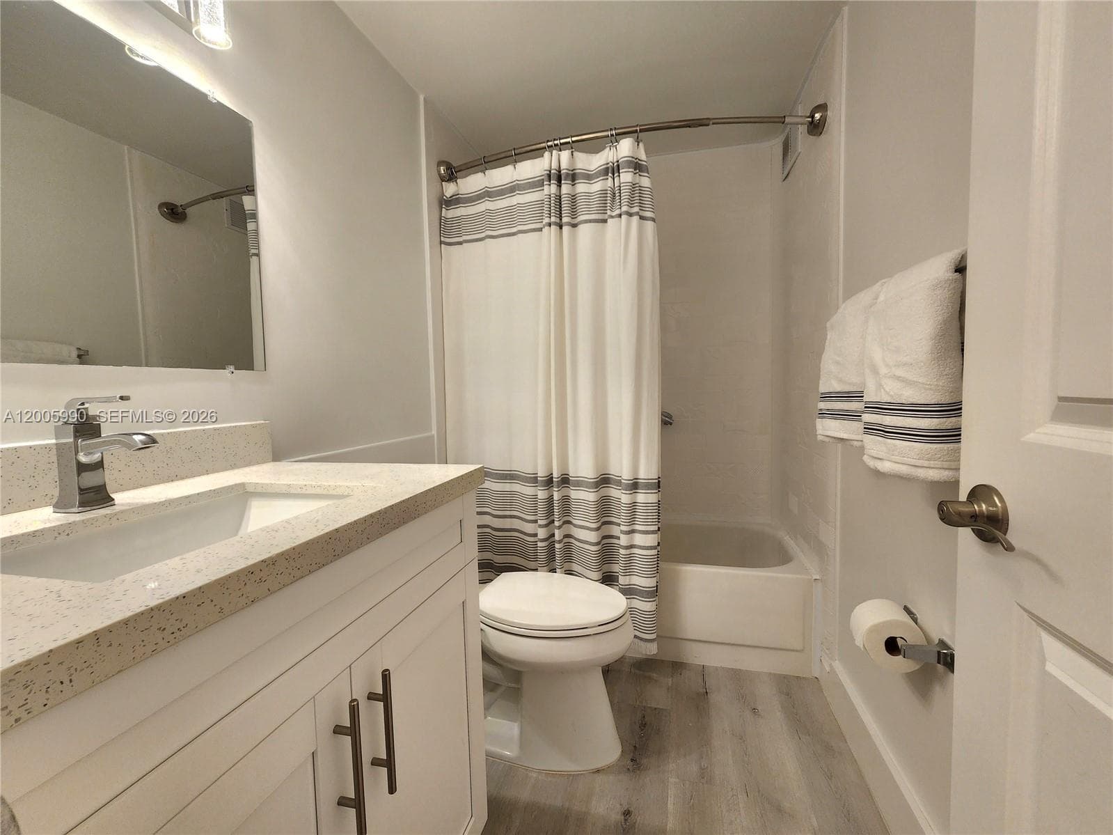 3505 Ocean Dr 209 photo 17