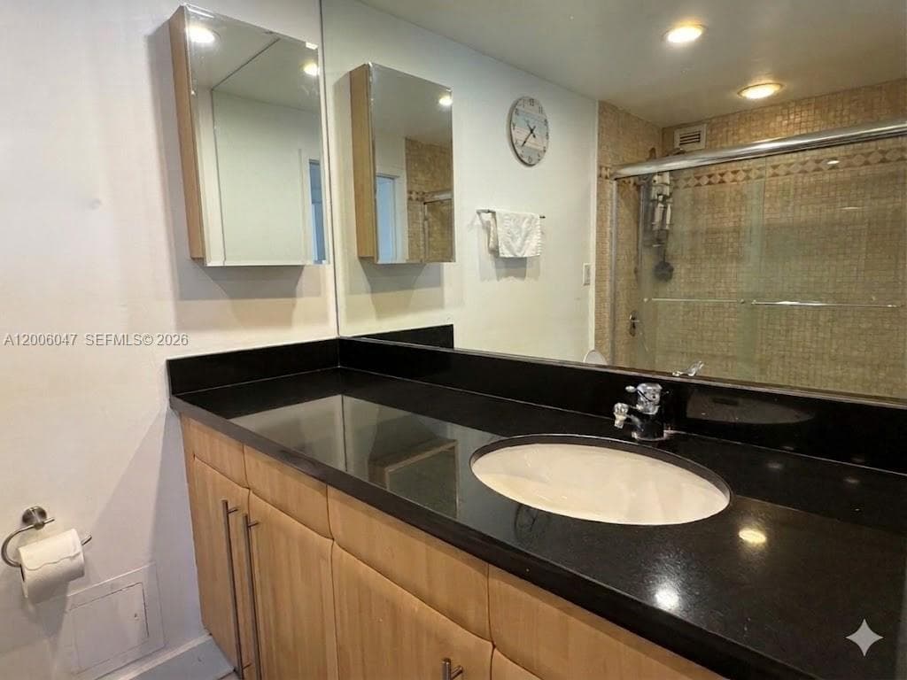 2301 Collins Ave 840 photo 4