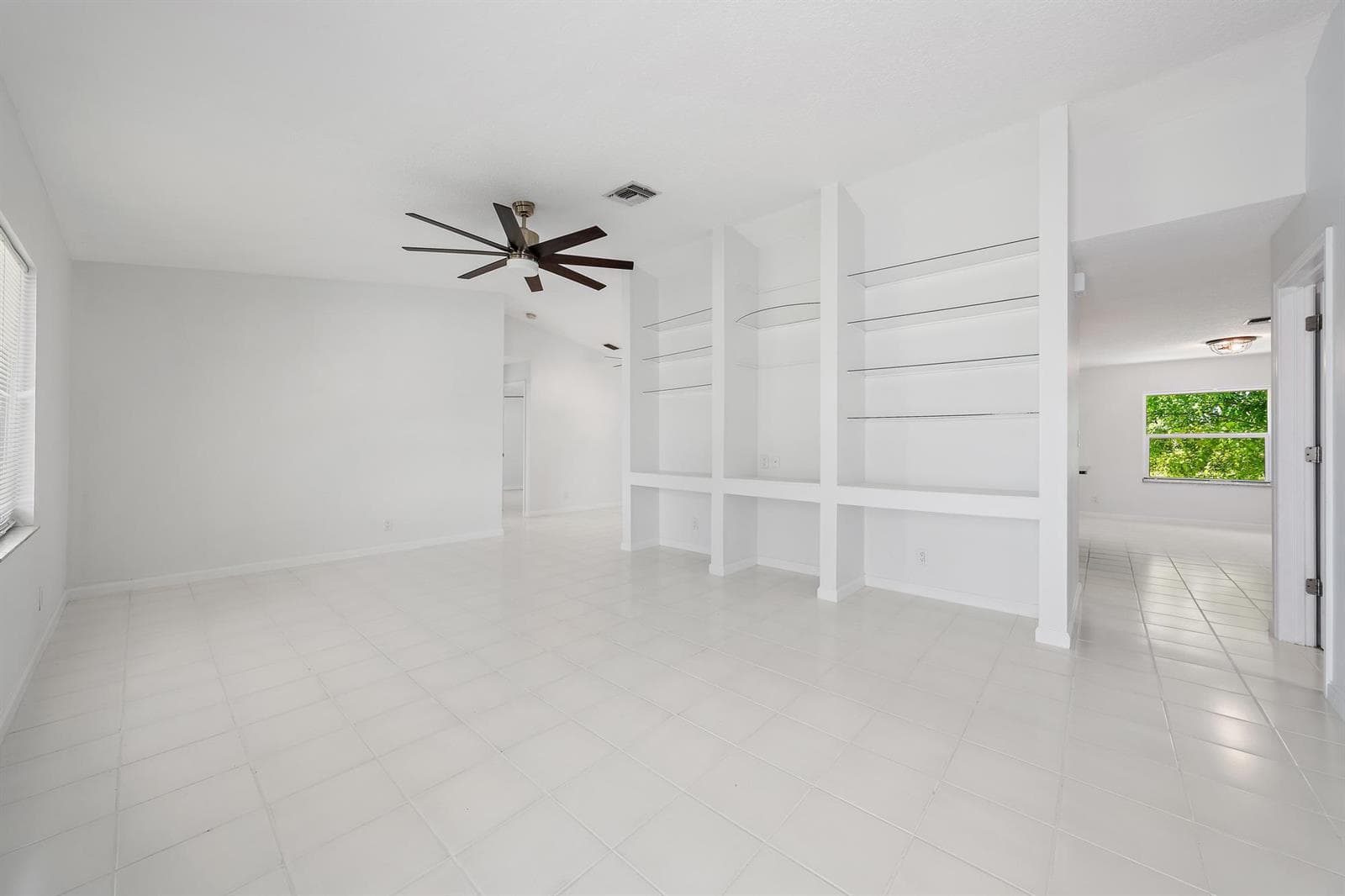 11922 Orange Boulevard photo 6