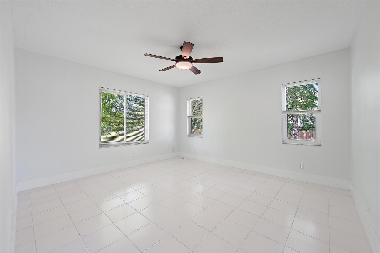 11922 Orange Boulevard photo 17