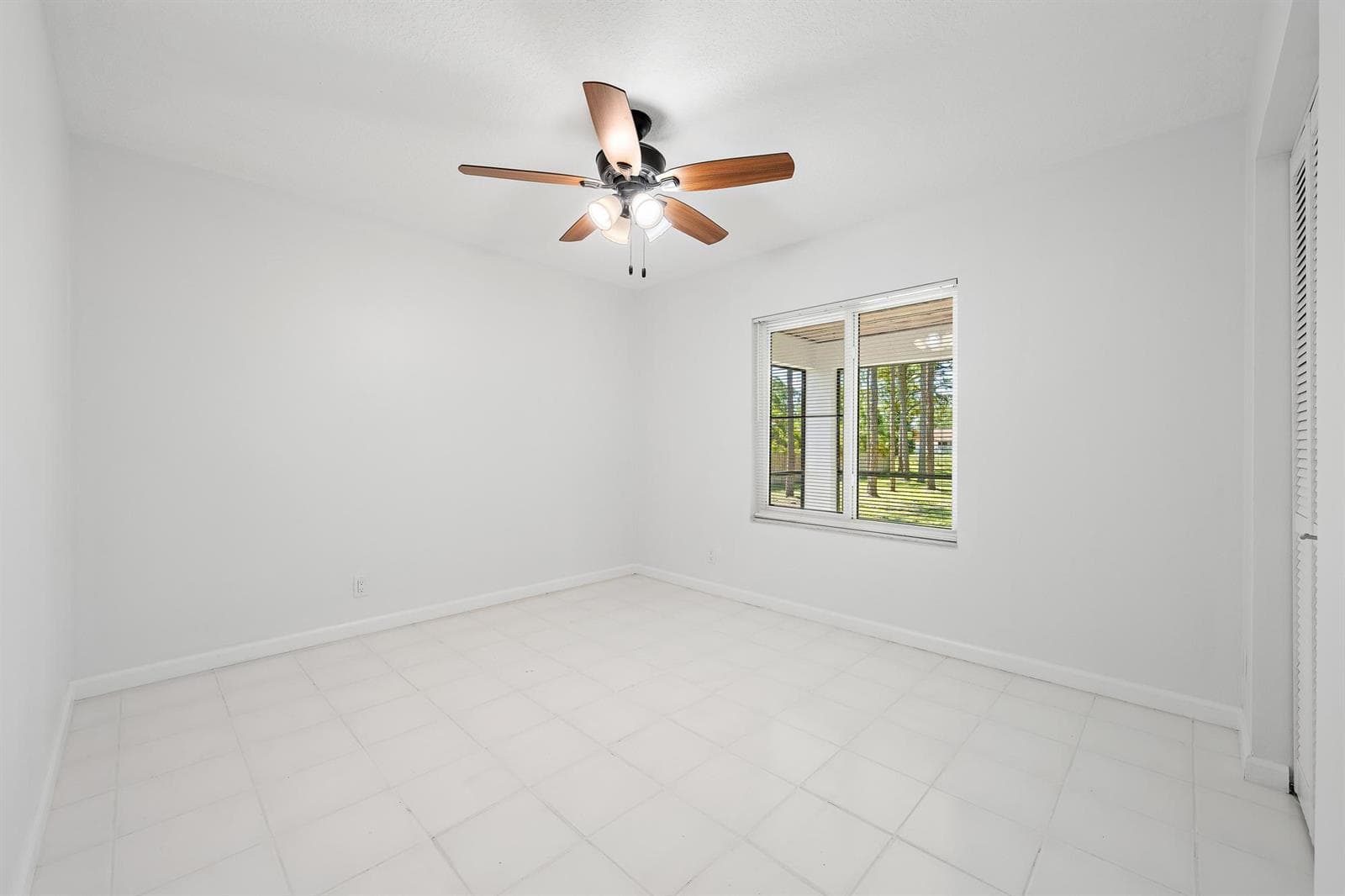 11922 Orange Boulevard photo 16