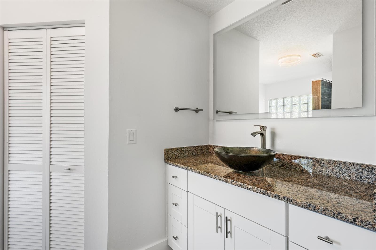 11922 Orange Boulevard photo 20