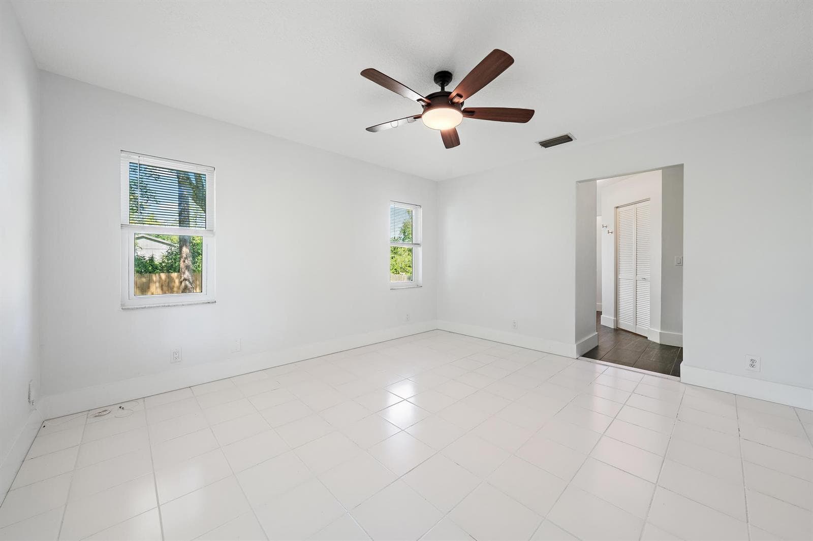 11922 Orange Boulevard photo 18
