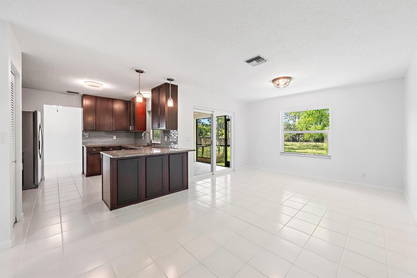 11922 Orange Boulevard photo 11