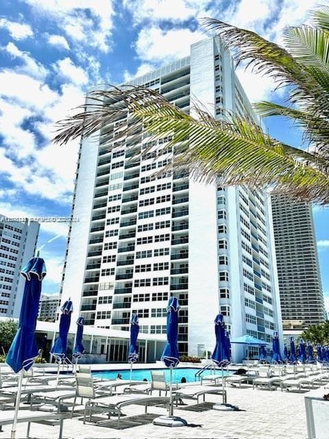 1904 S Ocean Dr SEASONAL 1707 photo 1