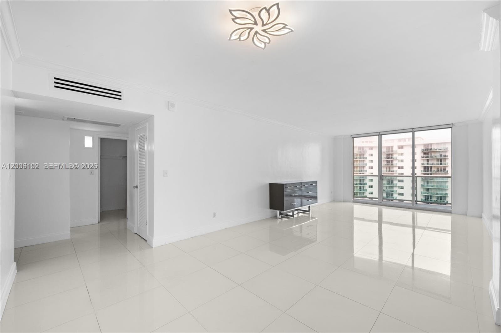 19390 Collins Ave 1410 photo 7