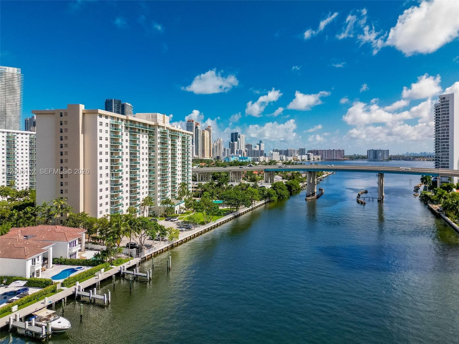 19390 Collins Ave 1410 photo 3