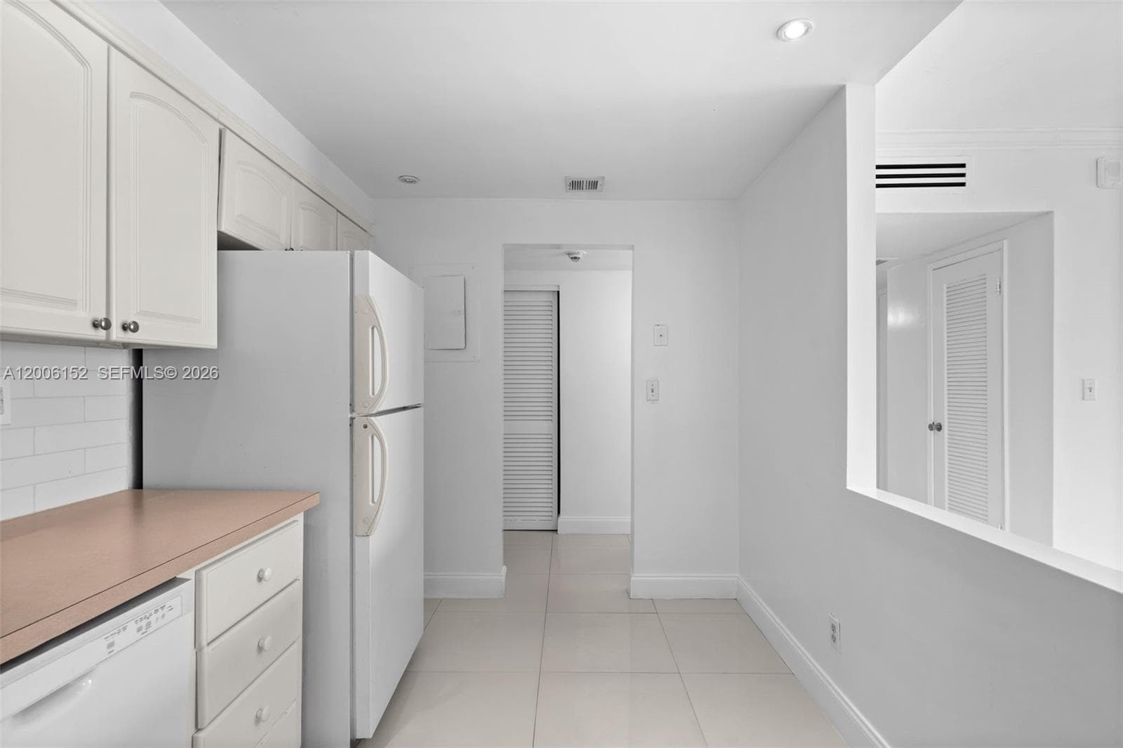 19390 Collins Ave 1410 photo 14