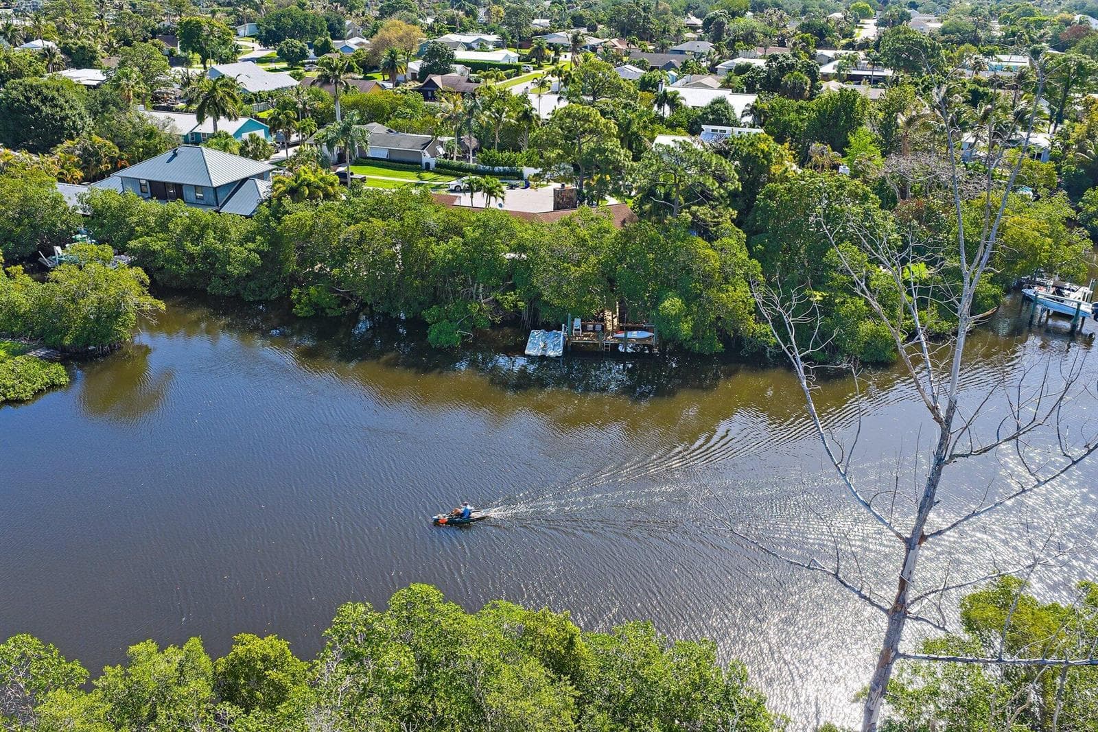 702 Warren Drive photo 8
