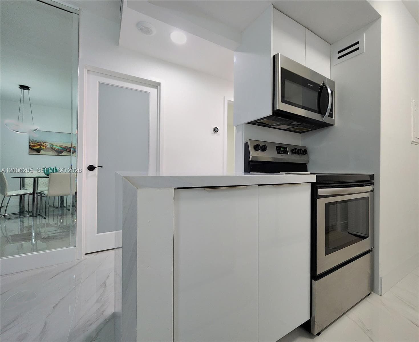 3505 S Ocean Dr 719 photo 6