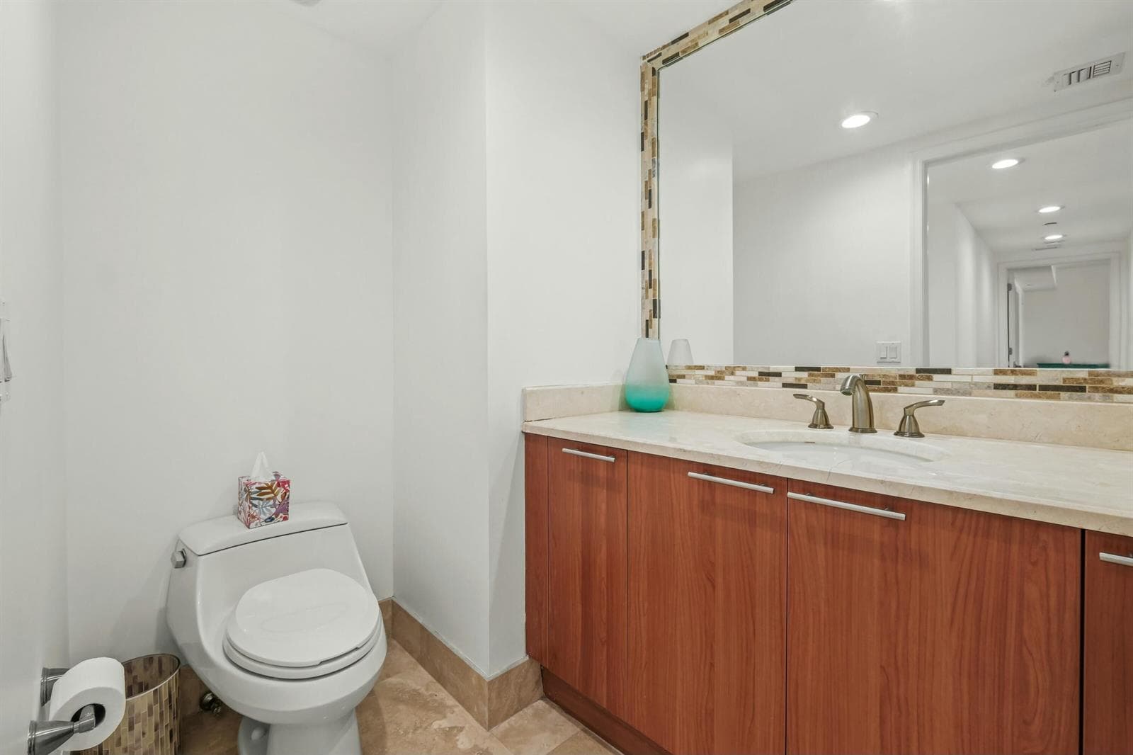 2640 Lake Shore Drive 1710 photo 13