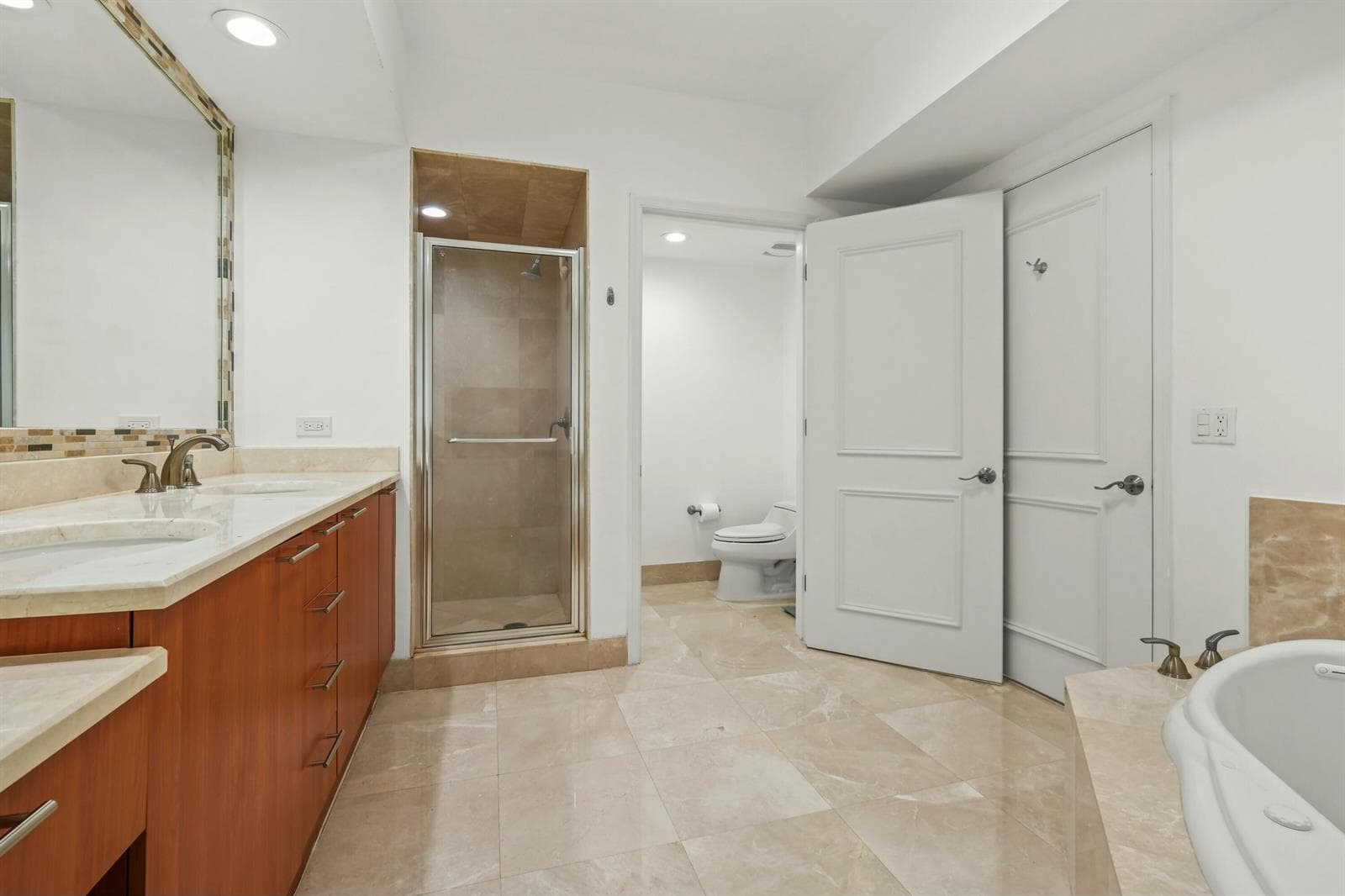 2640 Lake Shore Drive 1710 photo 22