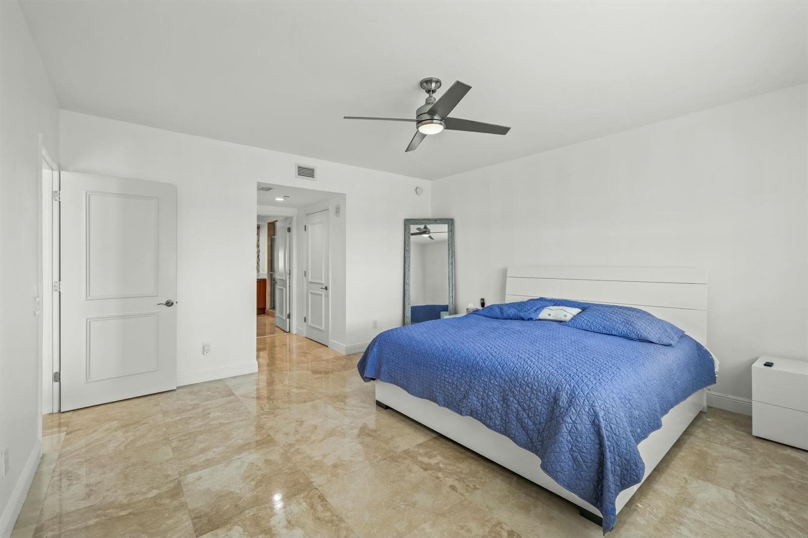 2640 Lake Shore Drive 1710 photo 20