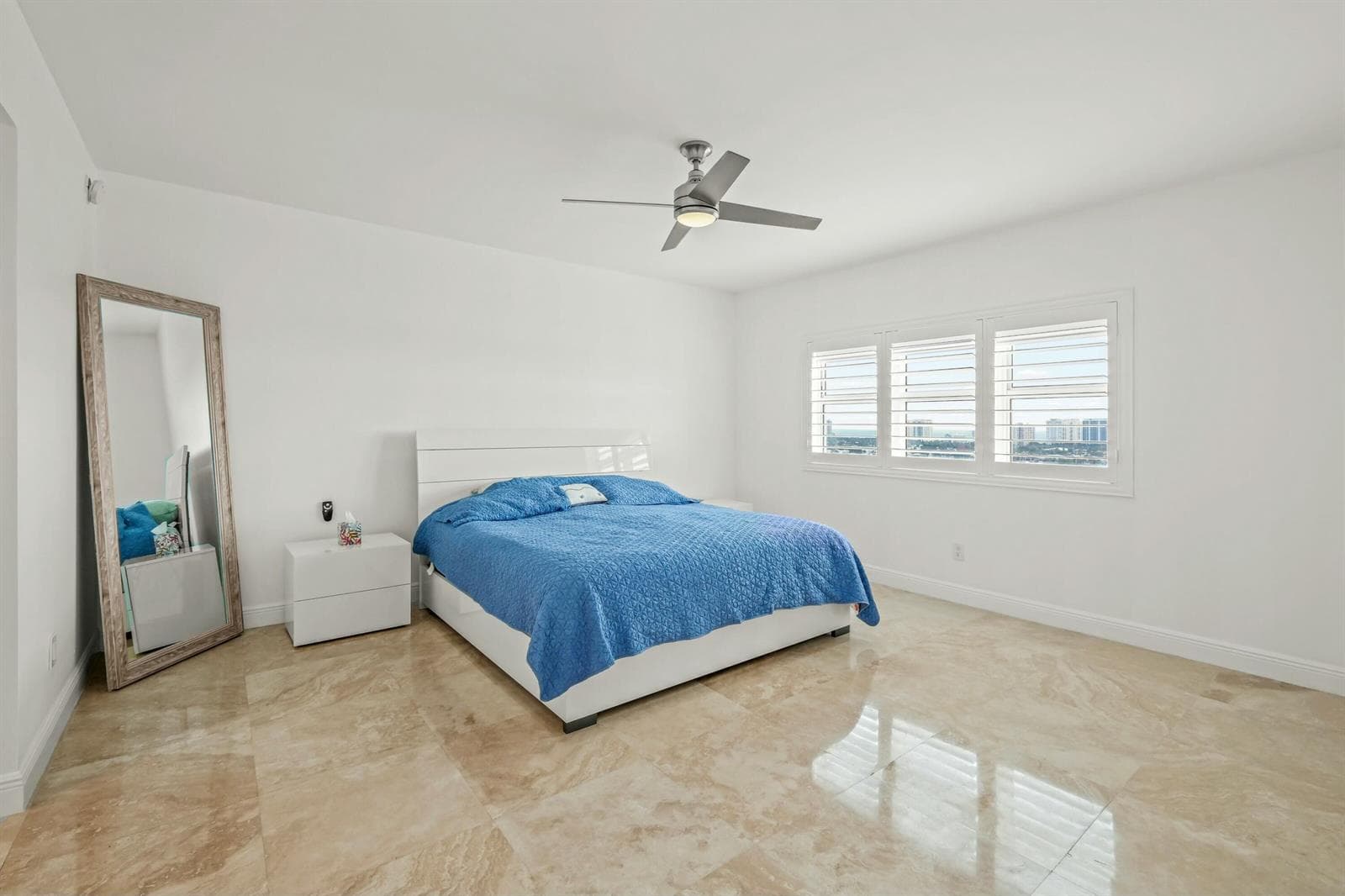 2640 Lake Shore Drive 1710 photo 18