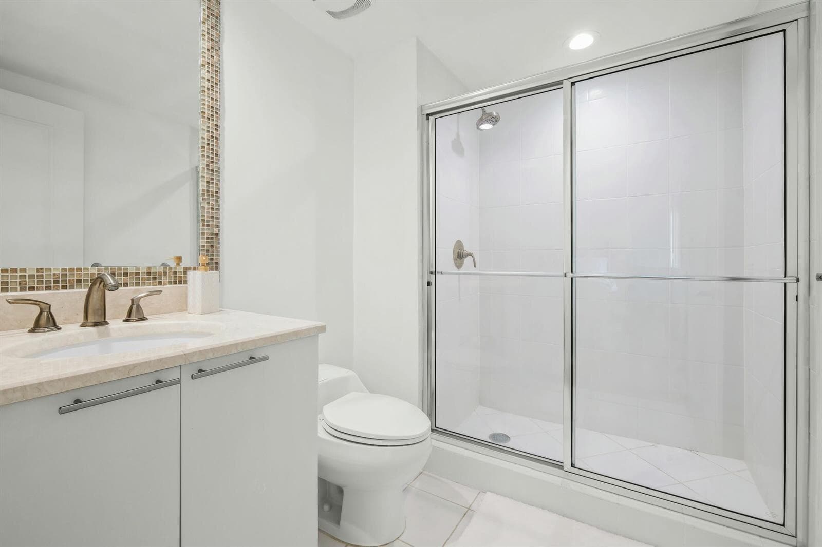 2640 Lake Shore Drive 1710 photo 25