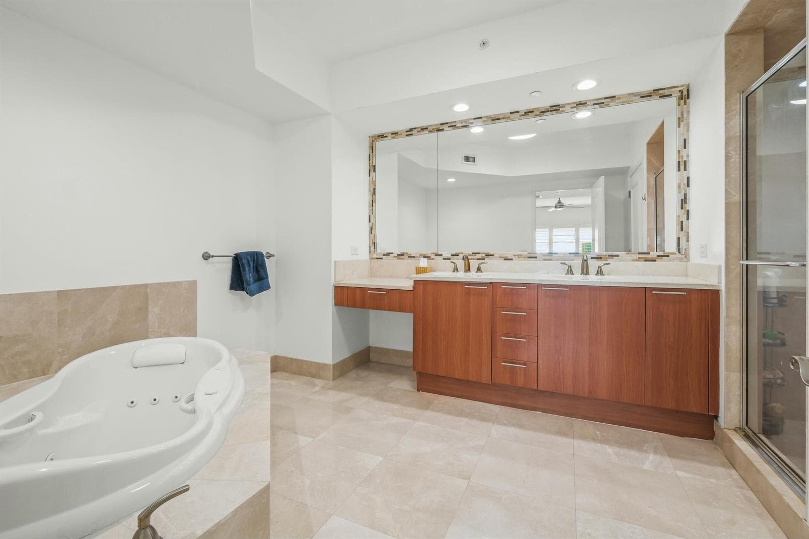 2640 Lake Shore Drive 1710 photo 21