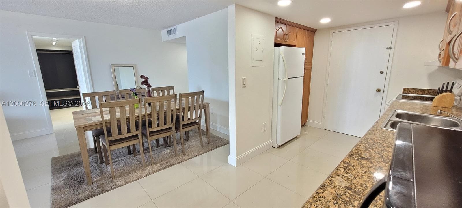 18011 Biscayne Blvd 402 photo 2