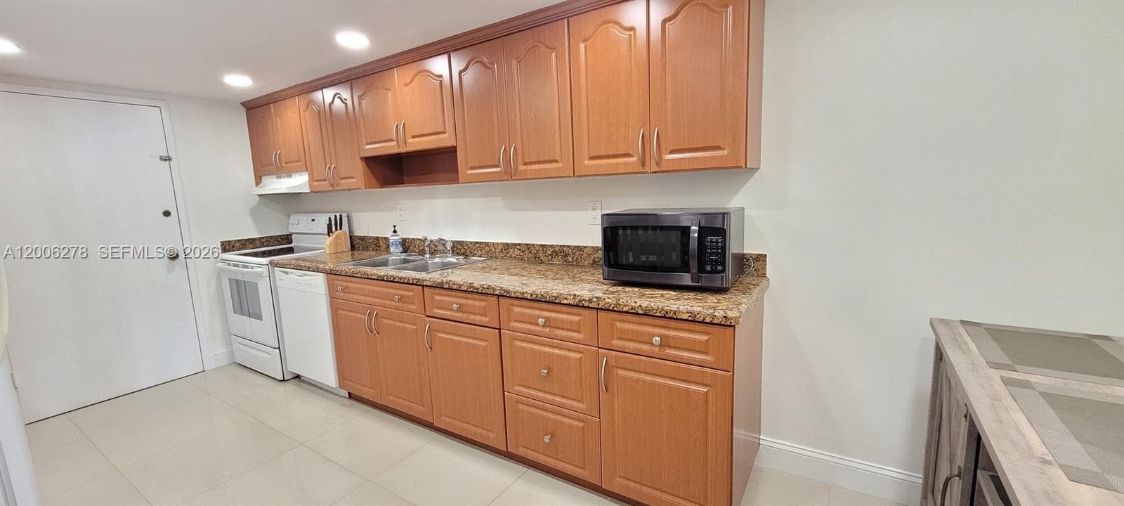 18011 Biscayne Blvd 402 photo 6