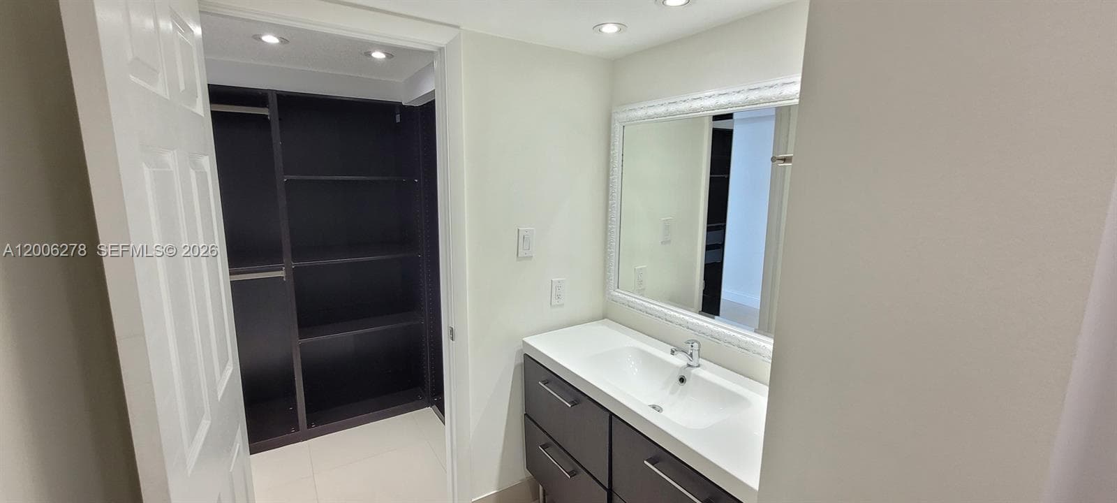 18011 Biscayne Blvd 402 photo 22