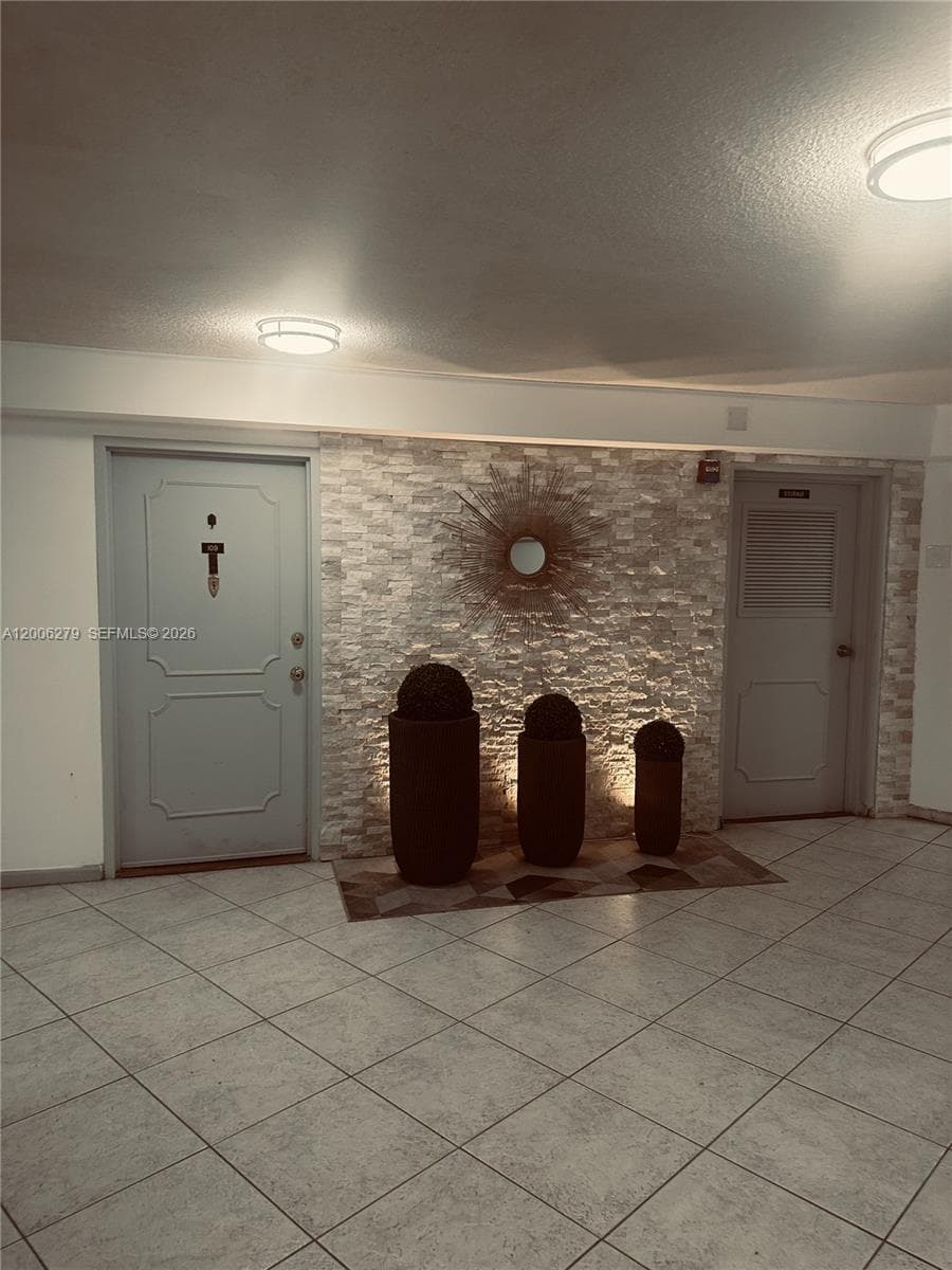 1913 Ocean Dr 111 photo 24