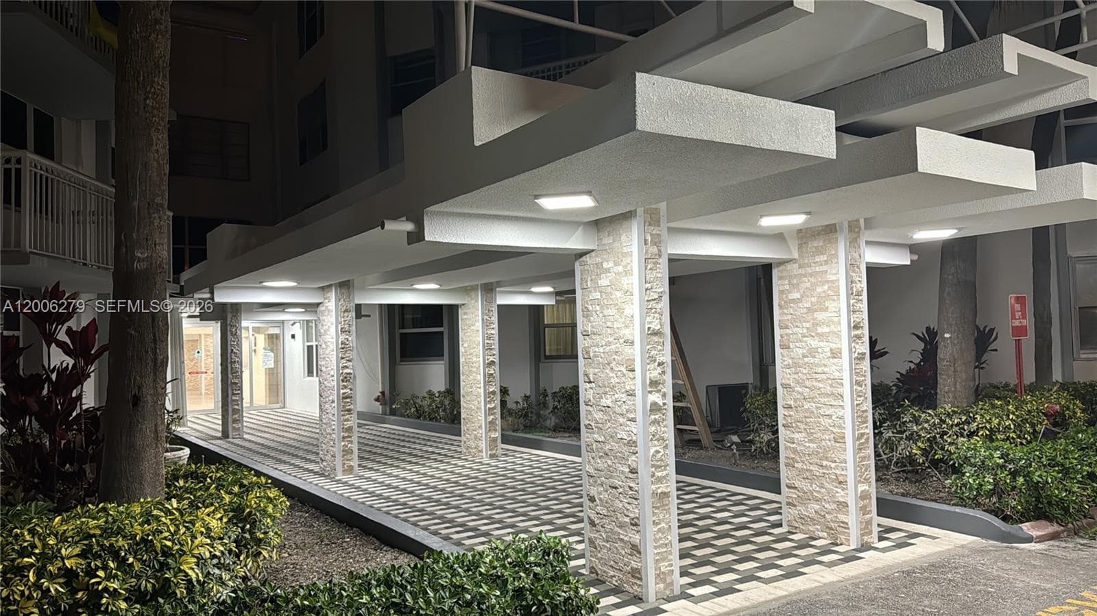 1913 Ocean Dr 111 photo 4