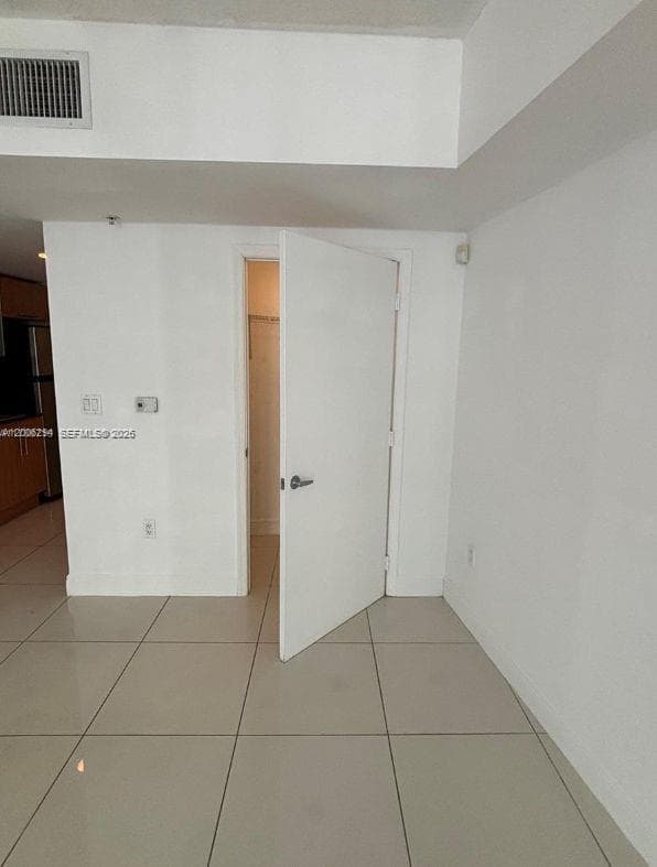 1750 Bayshore Dr 2807 photo 4